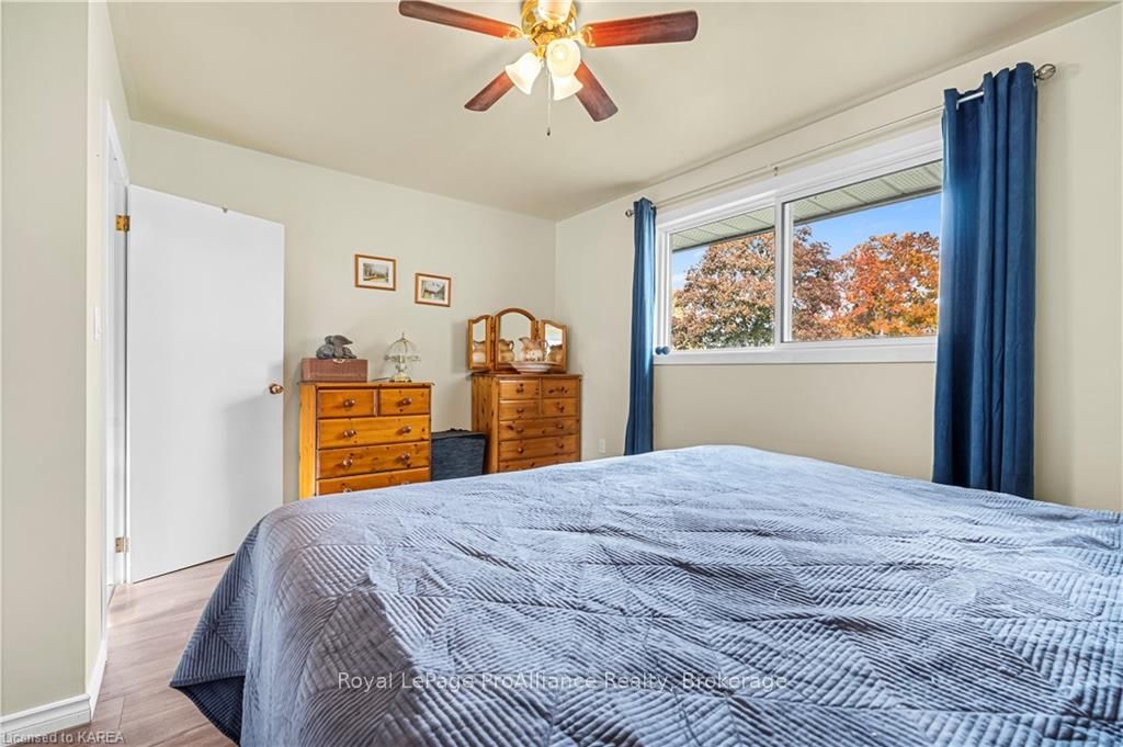 Photo 18 of 67 Briscoe Street, Loyalist, Amherstview — HOMEH