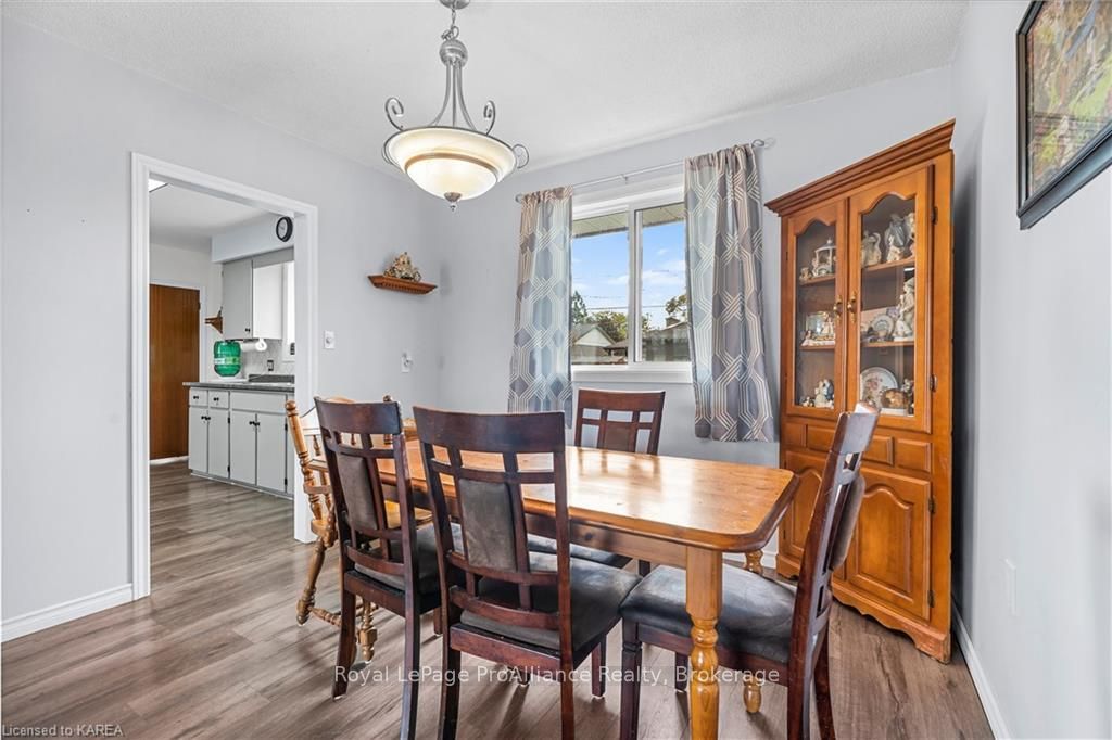 Photo 11 of 67 Briscoe Street, Loyalist, Amherstview — HOMEH