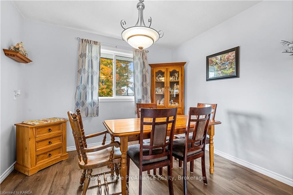 Photo 10 of 67 Briscoe Street, Loyalist, Amherstview — HOMEH
