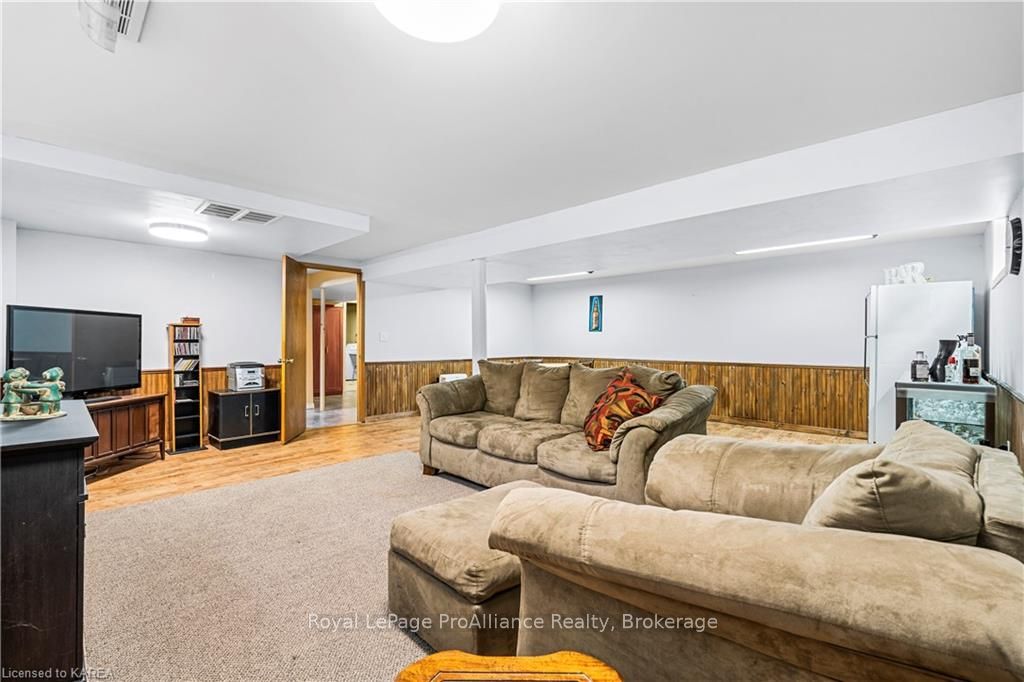 Photo 26 of 67 Briscoe Street, Loyalist, Amherstview — HOMEH