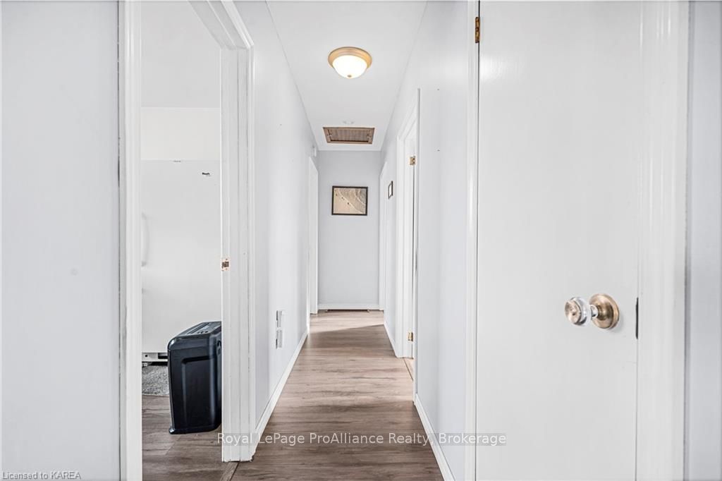 Photo 19 of 67 Briscoe Street, Loyalist, Amherstview — HOMEH