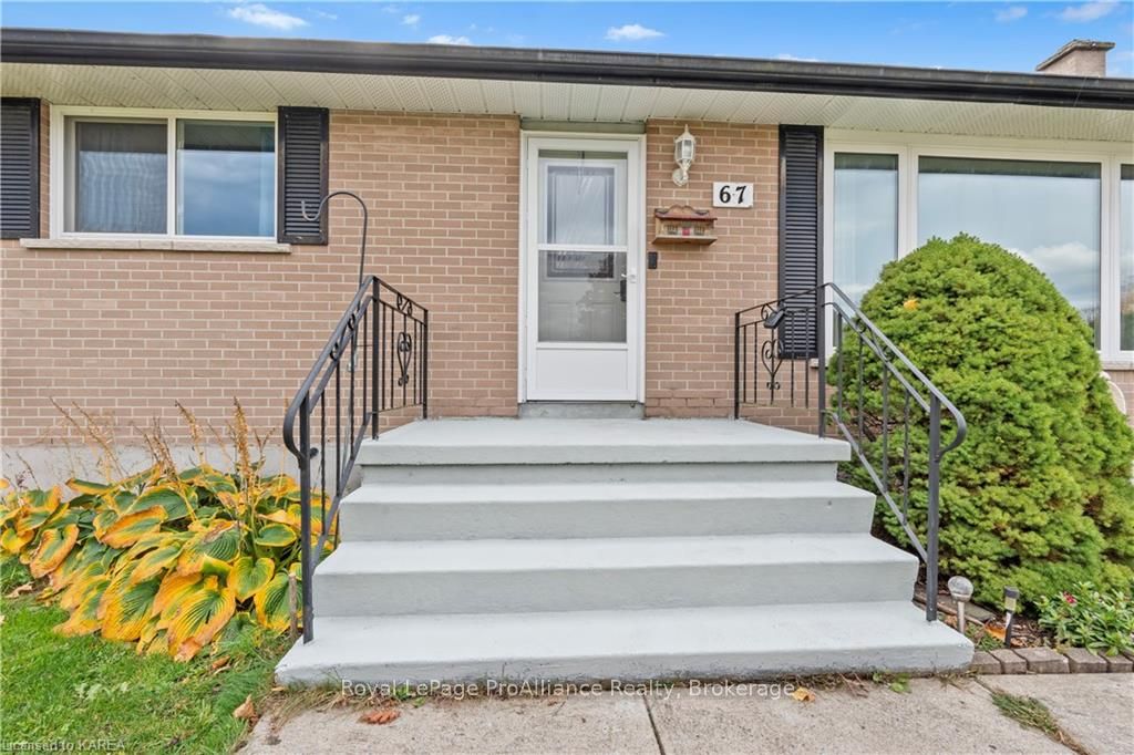 Photo 3 of 67 Briscoe Street, Loyalist, Amherstview — HOMEH