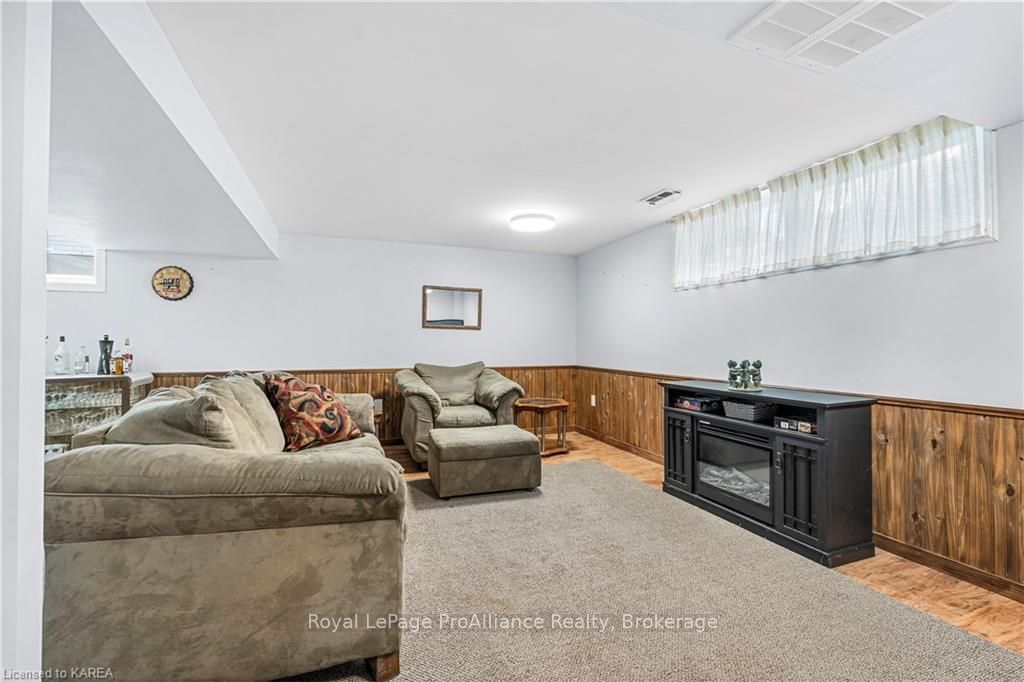 Photo 24 of 67 Briscoe Street, Loyalist, Amherstview — HOMEH