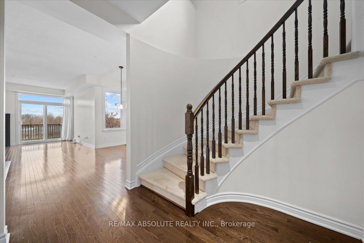 Photo 5 of 1084 Northgraves Crescent, Ottawa, Kanata - Emerald Meadows/Trailwest — HOMEH