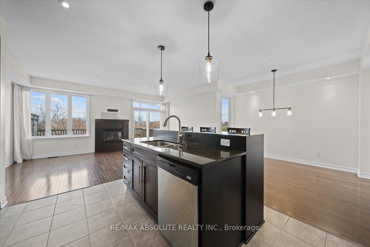 Photo 7 of 1084 Northgraves Crescent, Ottawa, Kanata - Emerald Meadows/Trailwest — HOMEH
