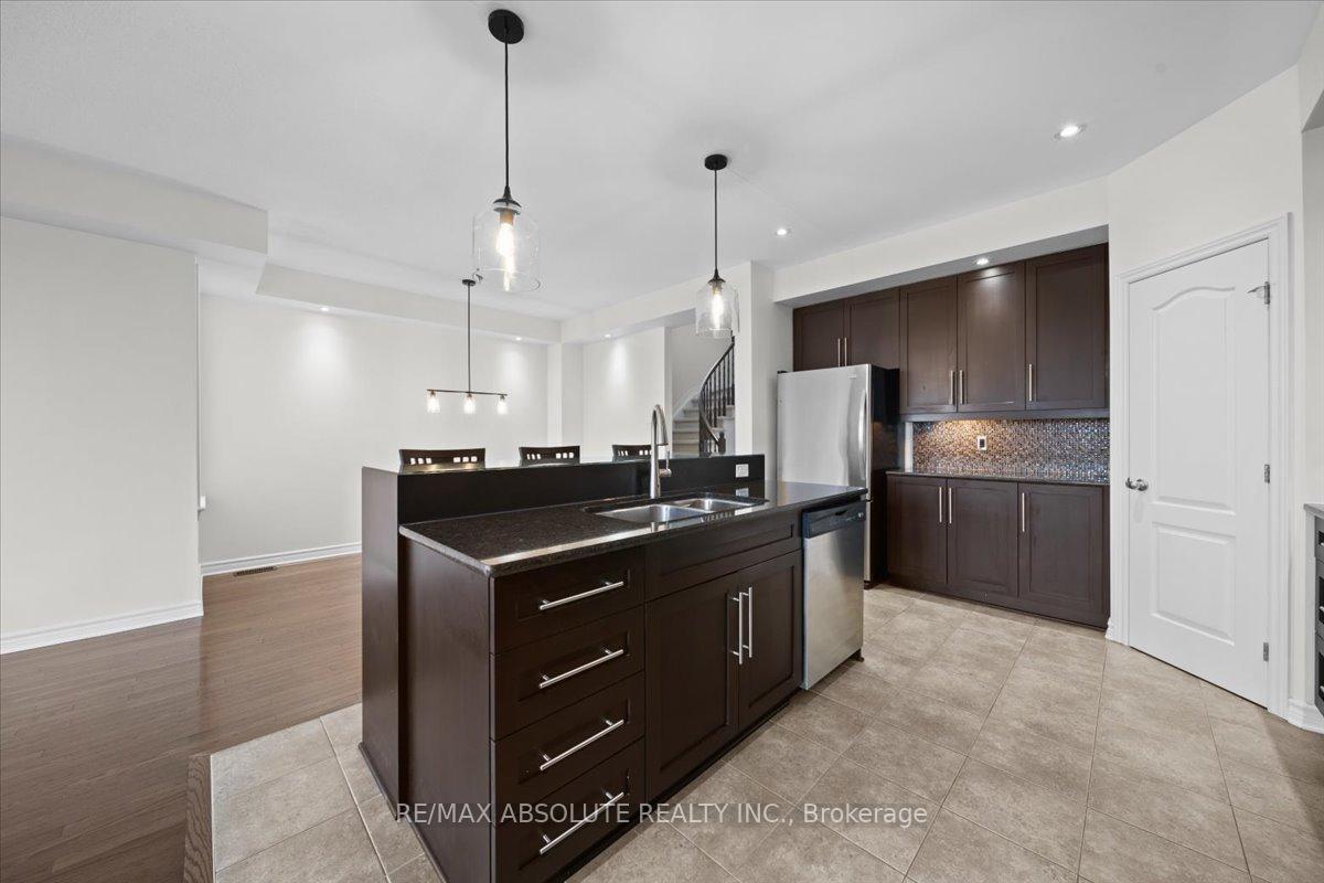 Photo 10 of 1084 Northgraves Crescent, Ottawa, Kanata - Emerald Meadows/Trailwest — HOMEH