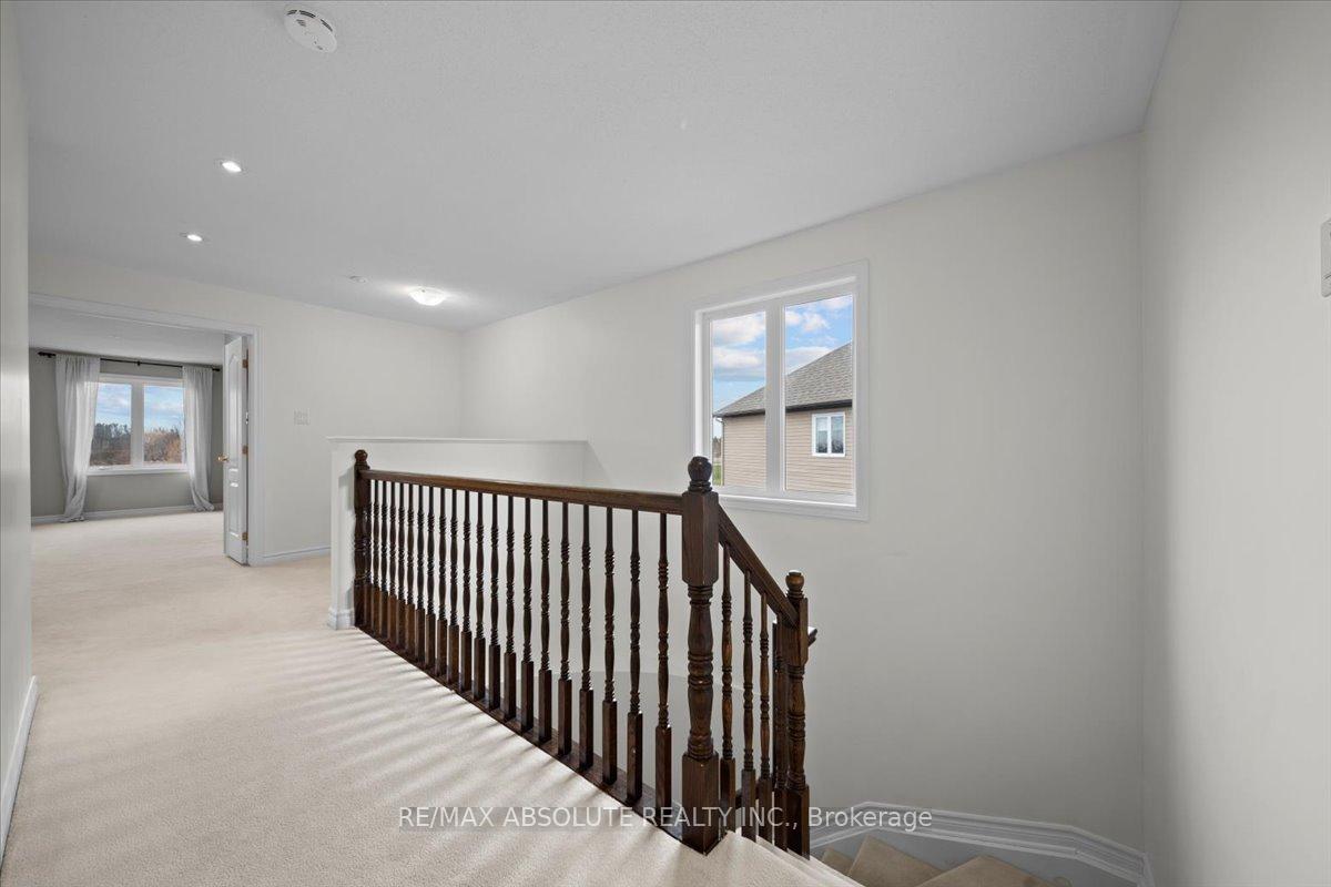 Photo 17 of 1084 Northgraves Crescent, Ottawa, Kanata - Emerald Meadows/Trailwest — HOMEH