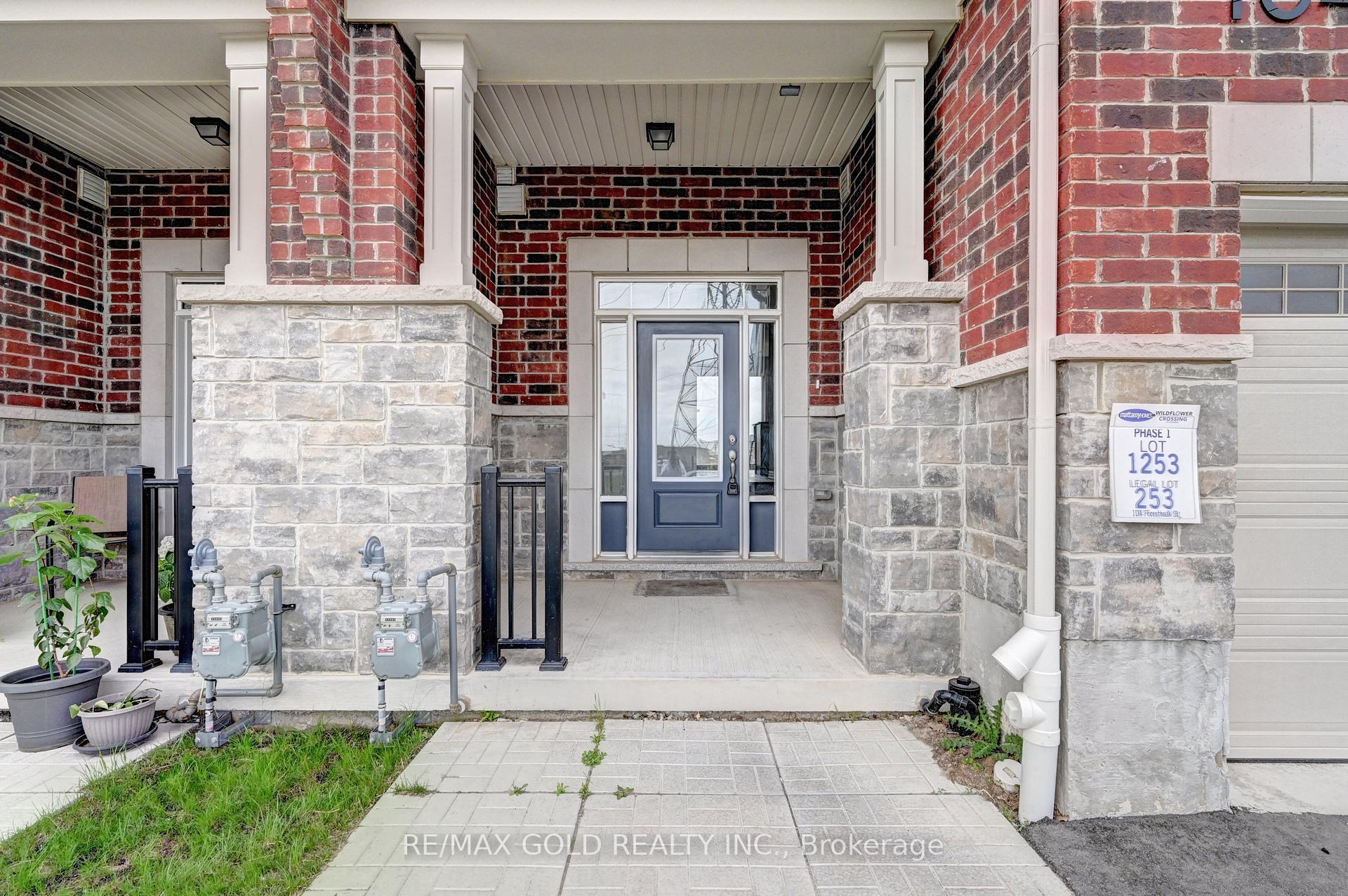 Photo 2 of 104 Forestwalk Street, Kitchener — HOMEH