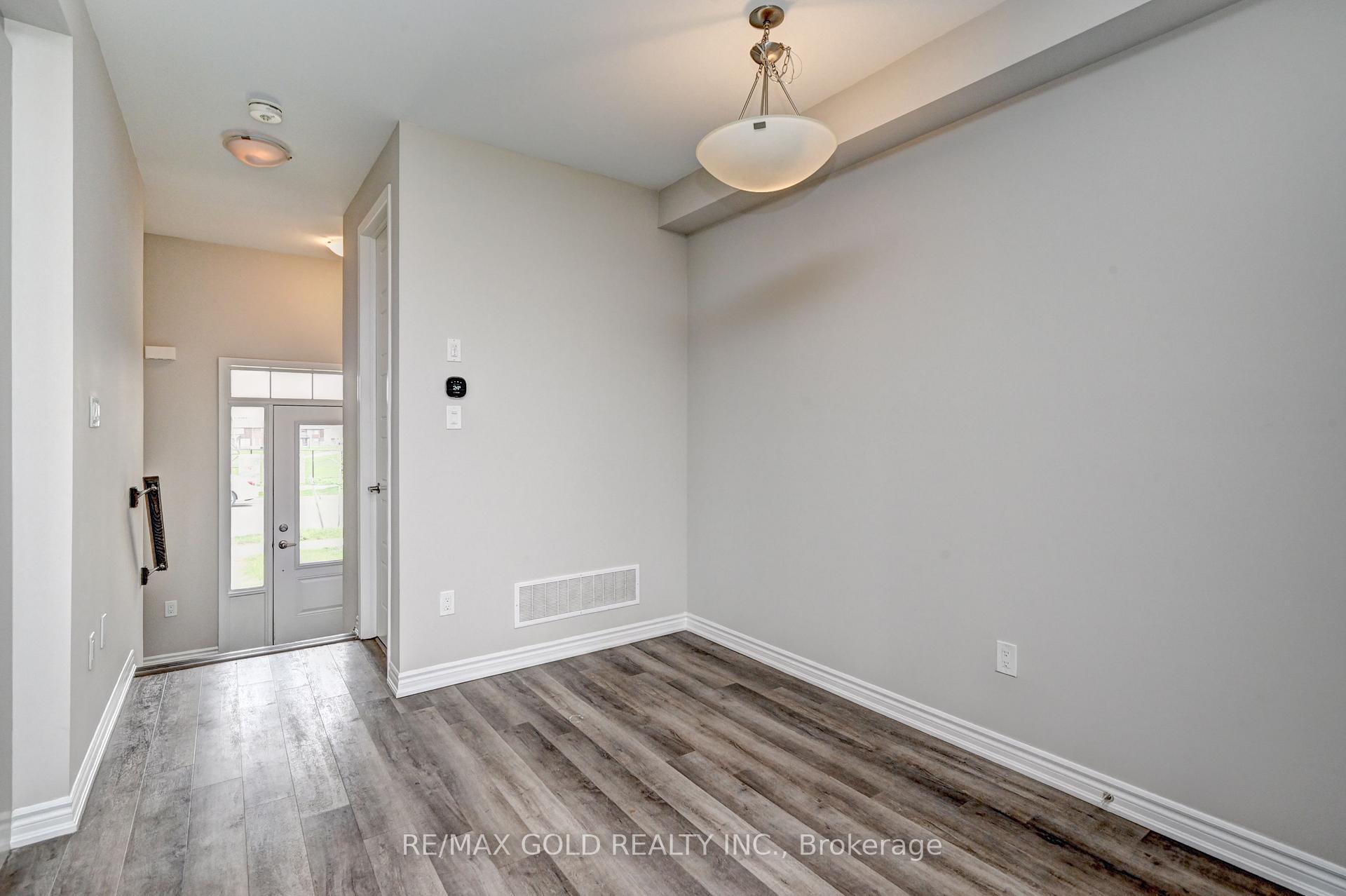 Photo 4 of 104 Forestwalk Street, Kitchener — HOMEH