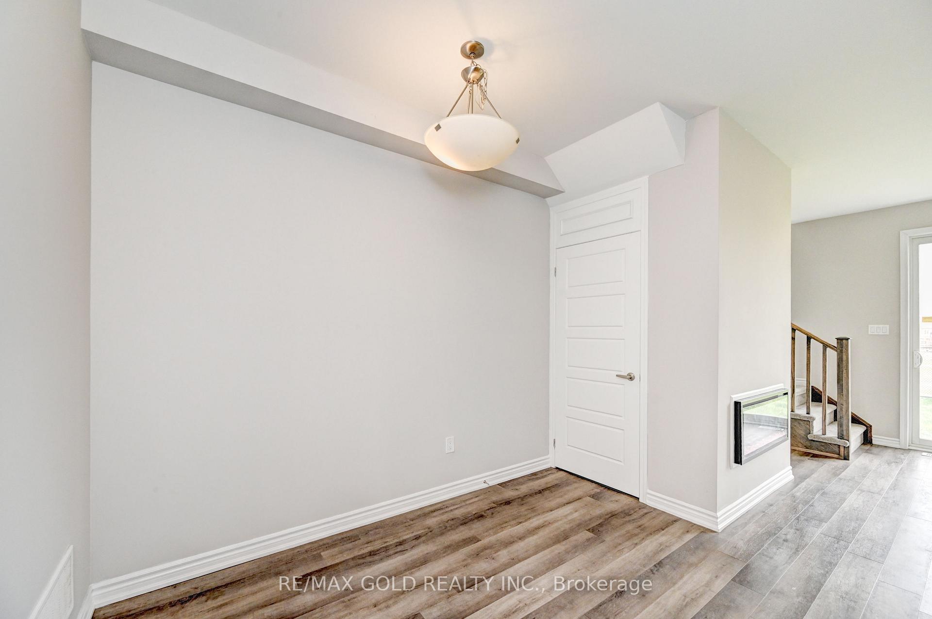 Photo 5 of 104 Forestwalk Street, Kitchener — HOMEH