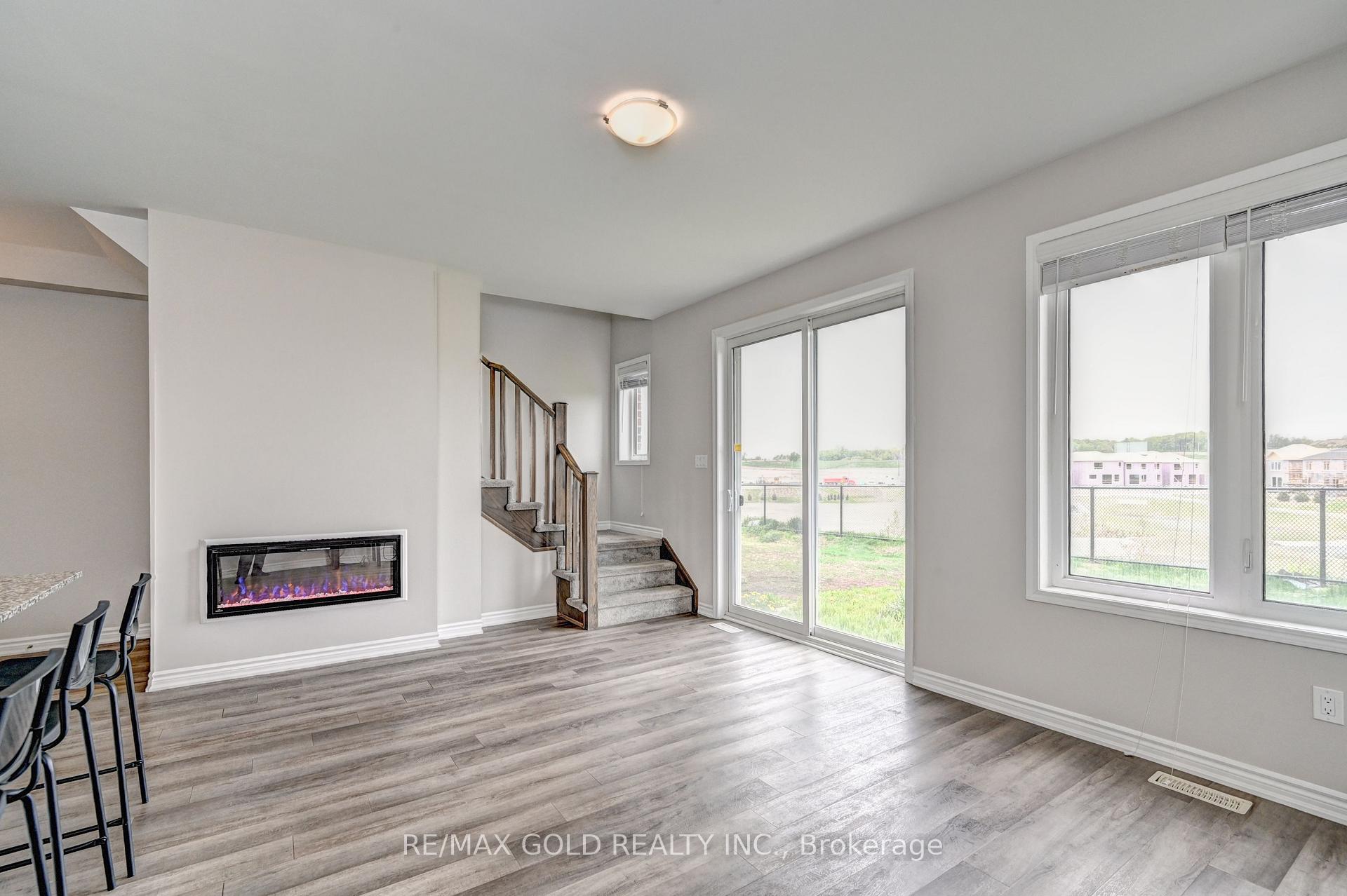 Photo 7 of 104 Forestwalk Street, Kitchener — HOMEH