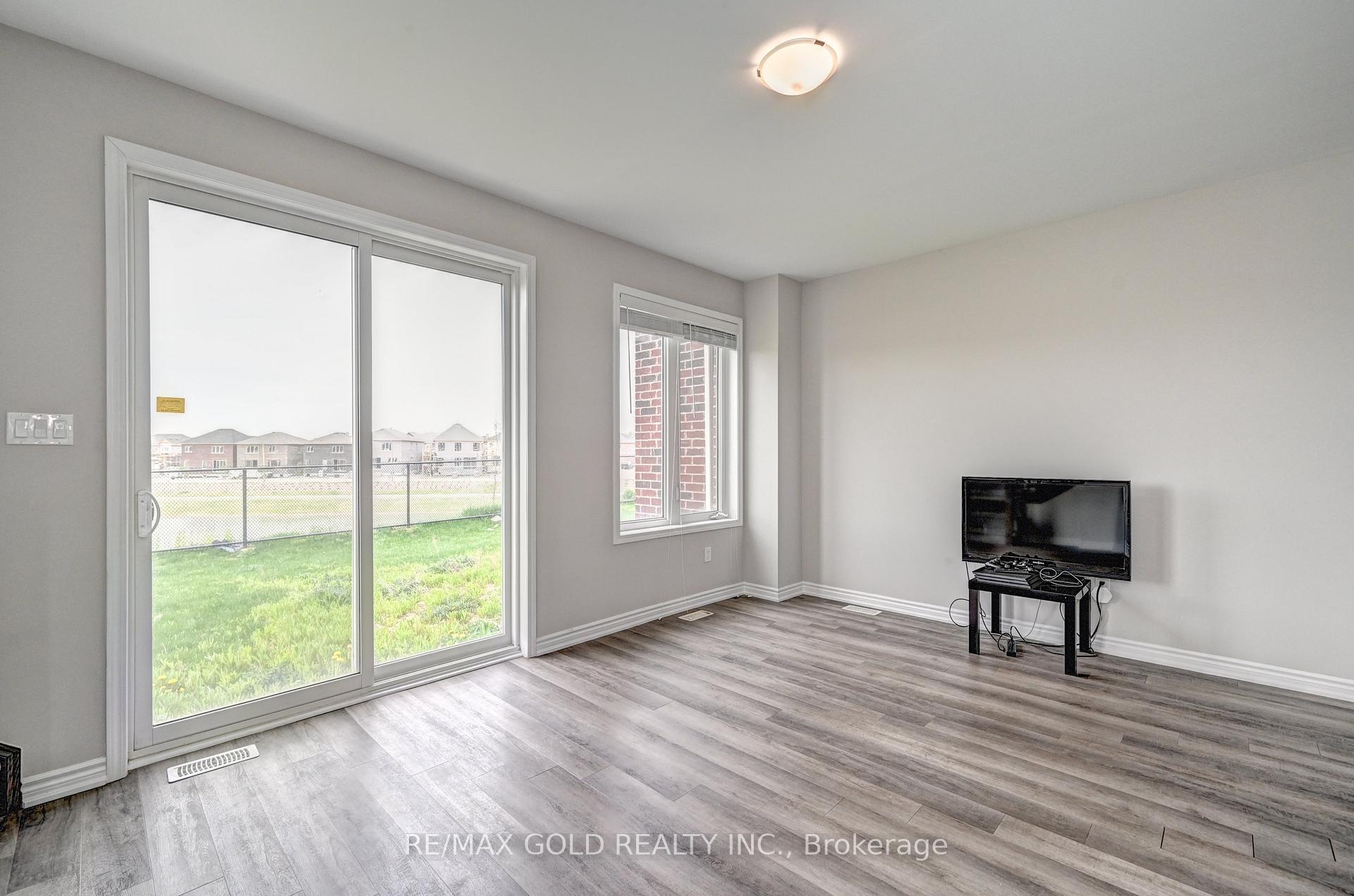 Photo 8 of 104 Forestwalk Street, Kitchener — HOMEH