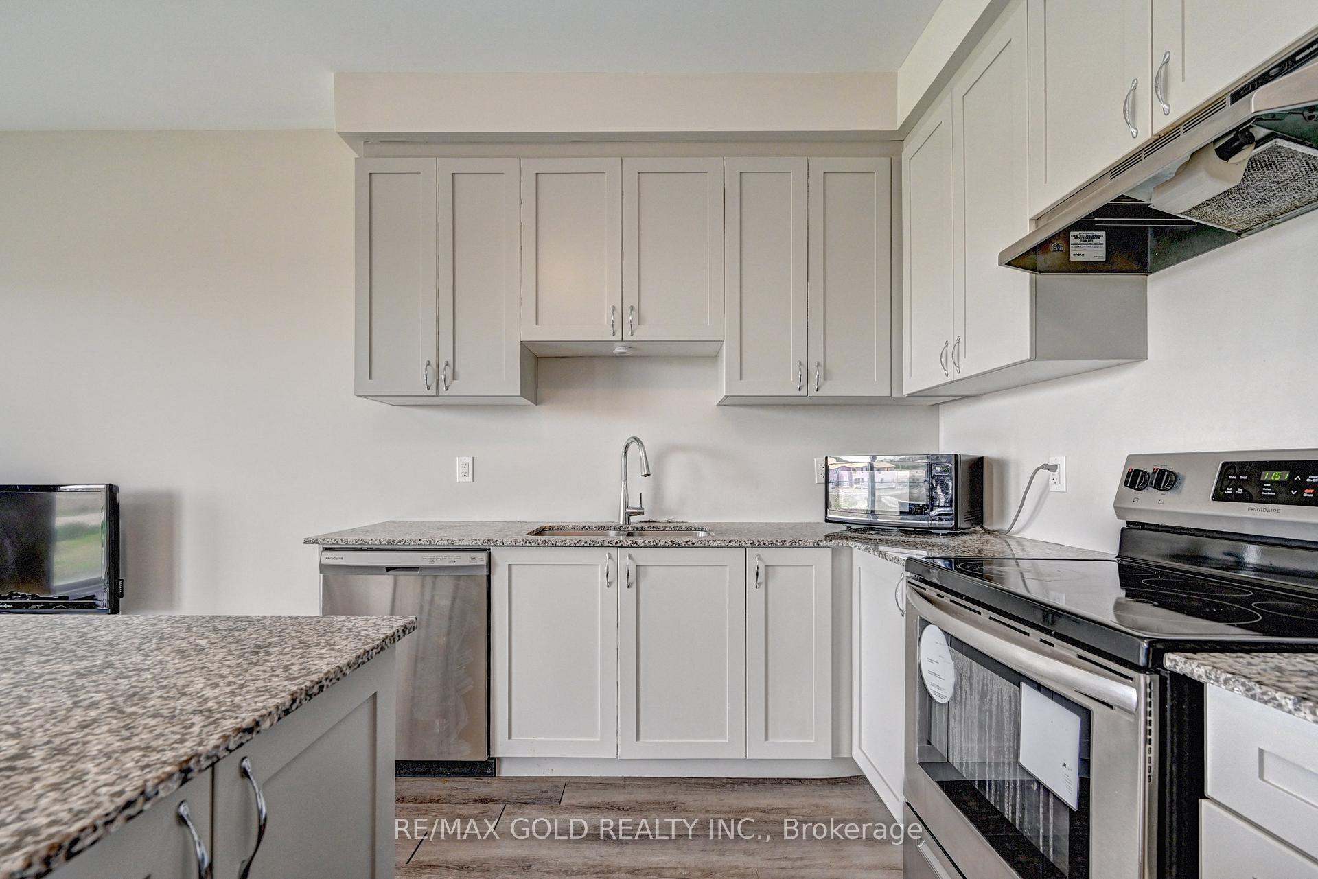 Photo 11 of 104 Forestwalk Street, Kitchener — HOMEH