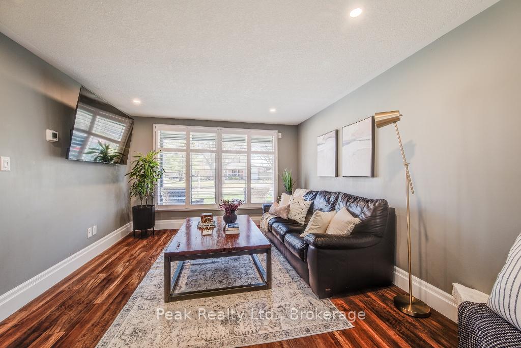Photo 8 of 76 Underhill Crescent, Kitchener, Centreville Chicopee — HOMEH