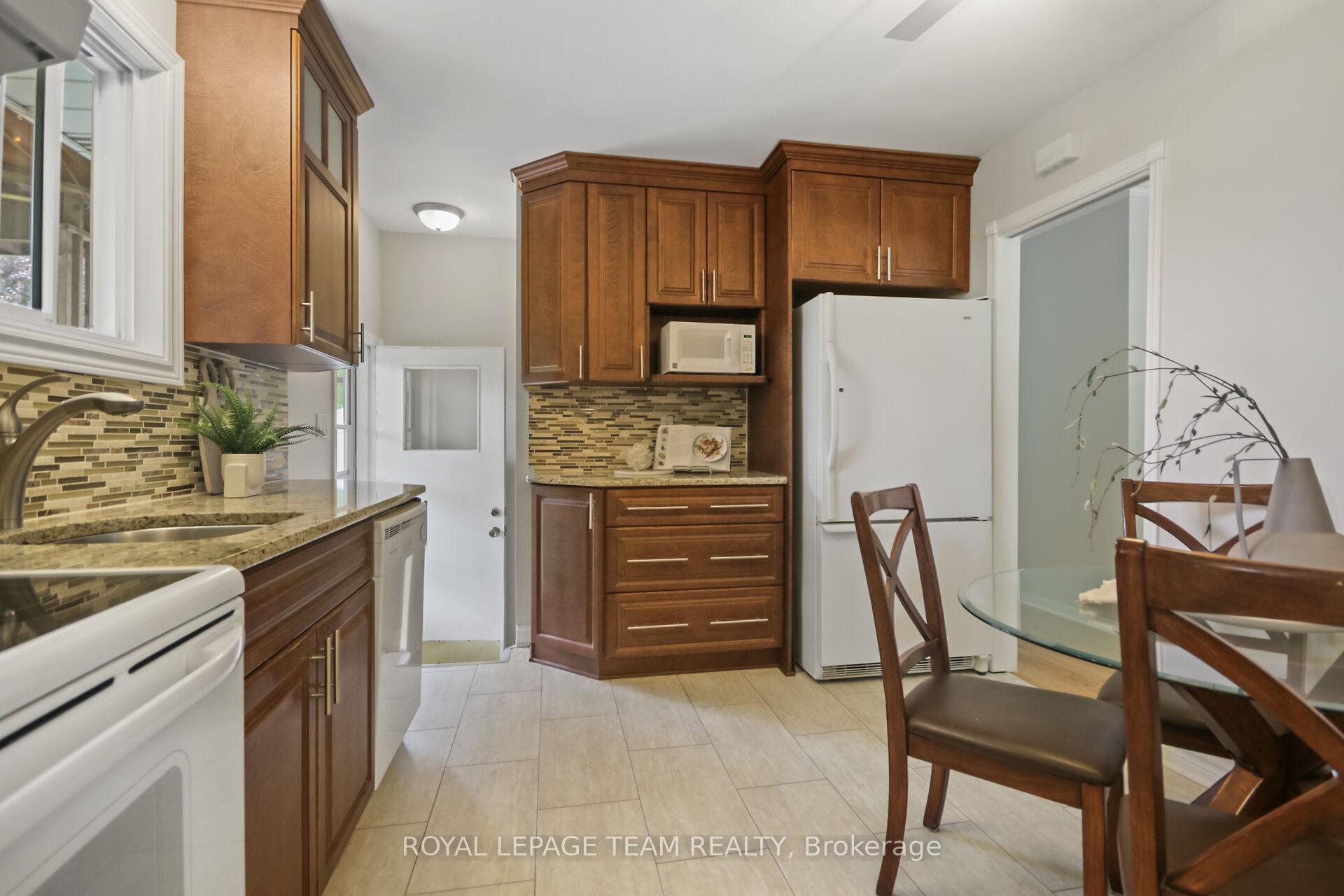 Photo 13 of 102 Oriole Avenue, Ottawa, Kanata - Glencairn/Hazeldean — HOMEH
