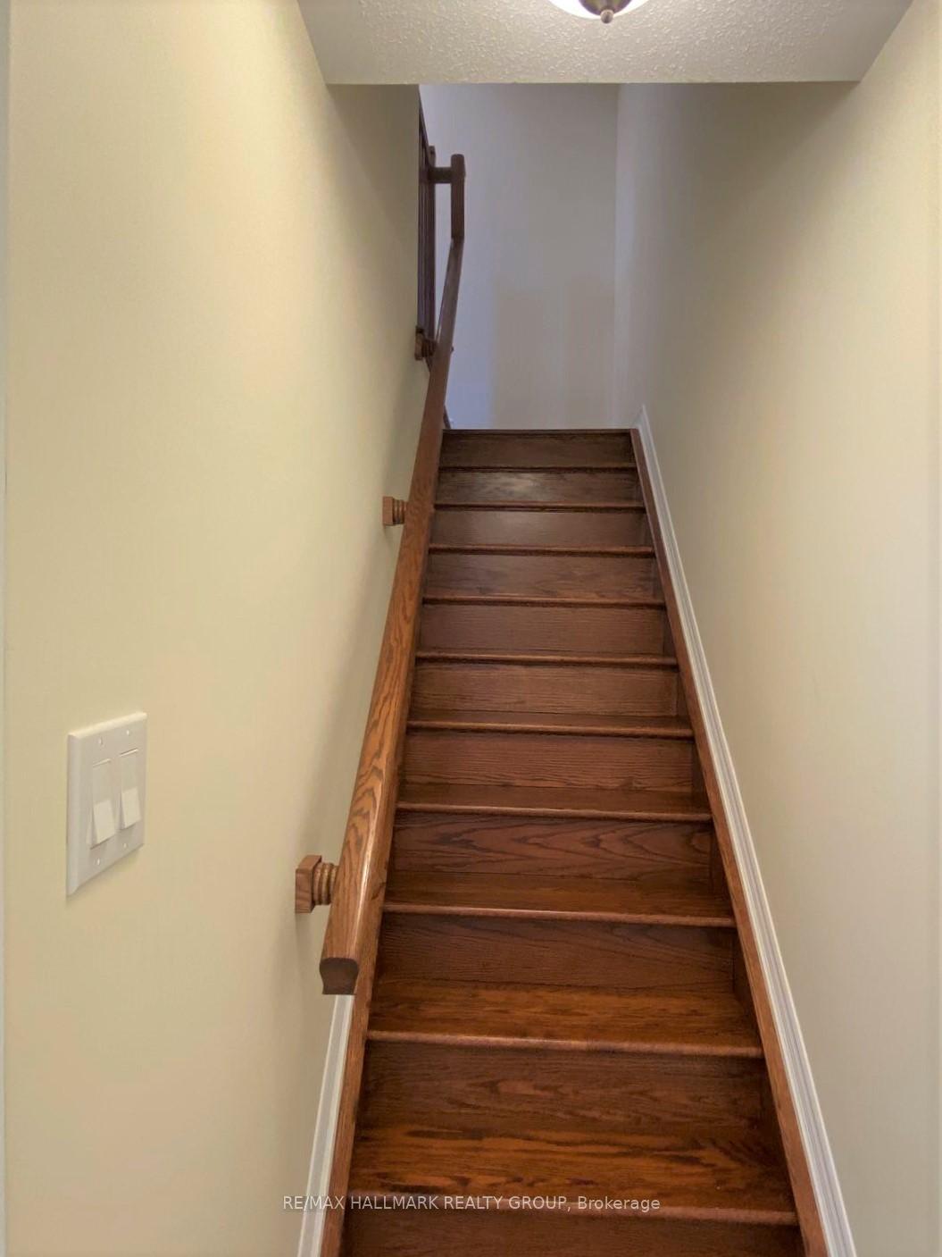 Photo 7 of 541 Meadowcreek Circle, Ottawa, Kanata - Emerald Meadows/Trailwest — HOMEH