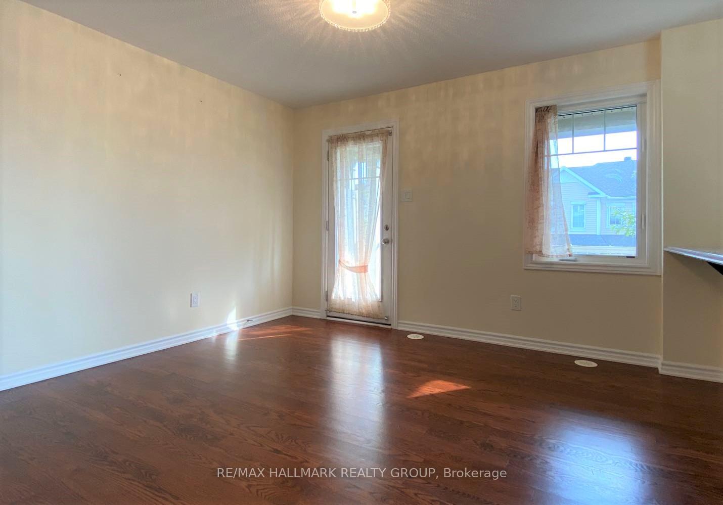 Photo 8 of 541 Meadowcreek Circle, Ottawa, Kanata - Emerald Meadows/Trailwest — HOMEH