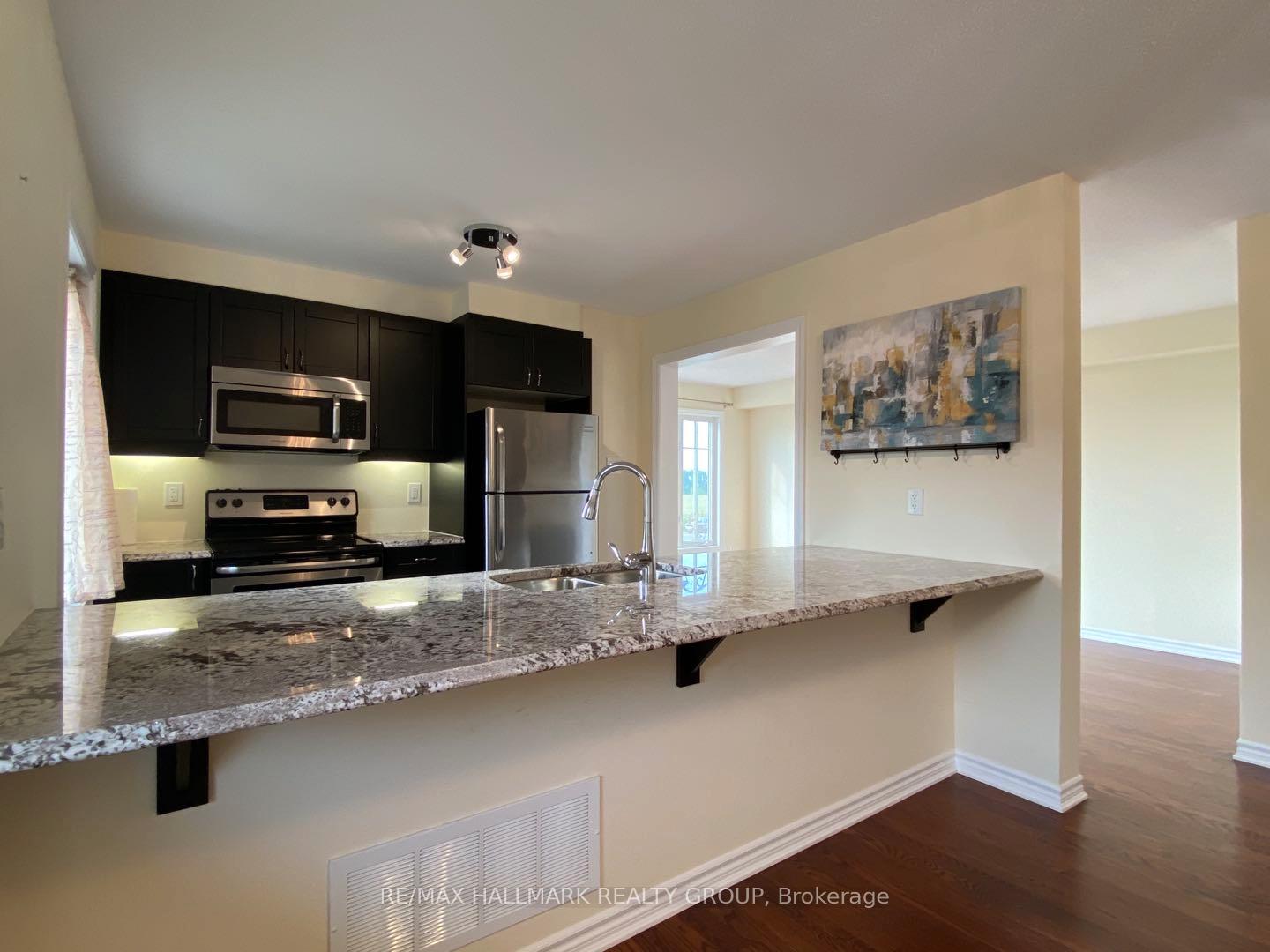 Photo 9 of 541 Meadowcreek Circle, Ottawa, Kanata - Emerald Meadows/Trailwest — HOMEH
