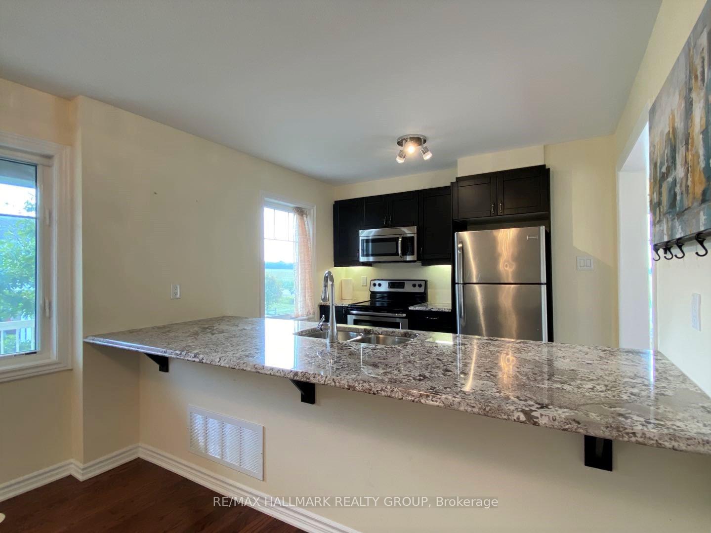 Photo 10 of 541 Meadowcreek Circle, Ottawa, Kanata - Emerald Meadows/Trailwest — HOMEH