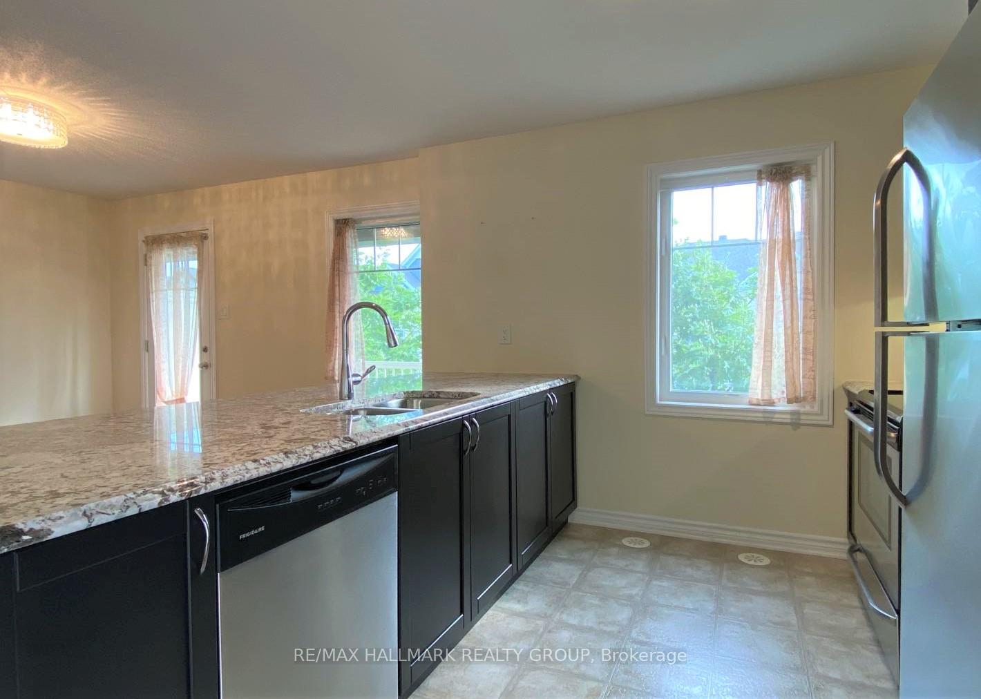 Photo 11 of 541 Meadowcreek Circle, Ottawa, Kanata - Emerald Meadows/Trailwest — HOMEH