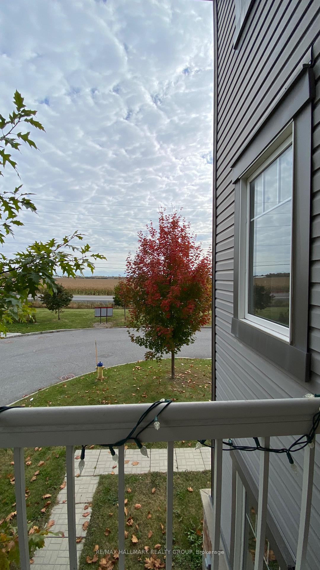 Photo 12 of 541 Meadowcreek Circle, Ottawa, Kanata - Emerald Meadows/Trailwest — HOMEH