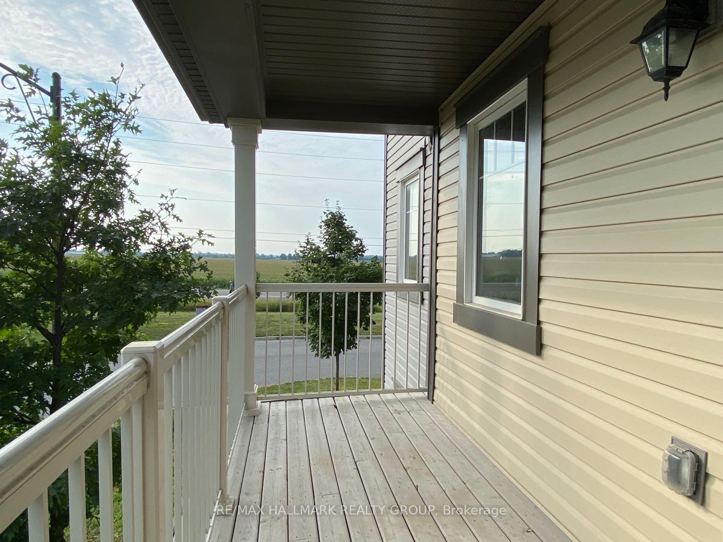 Photo 13 of 541 Meadowcreek Circle, Ottawa, Kanata - Emerald Meadows/Trailwest — HOMEH