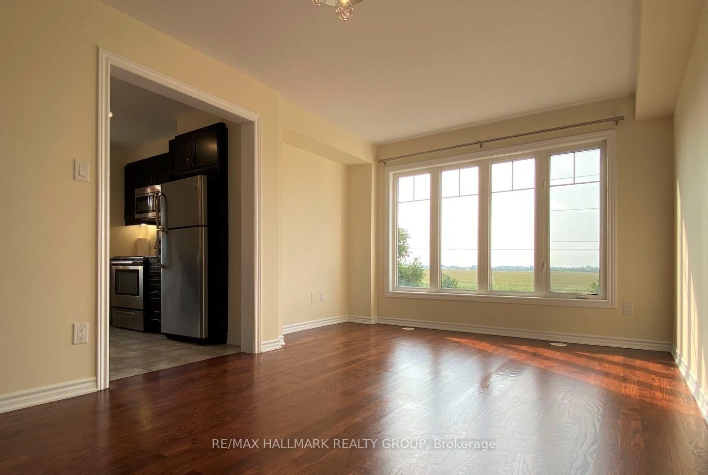 Photo 14 of 541 Meadowcreek Circle, Ottawa, Kanata - Emerald Meadows/Trailwest — HOMEH