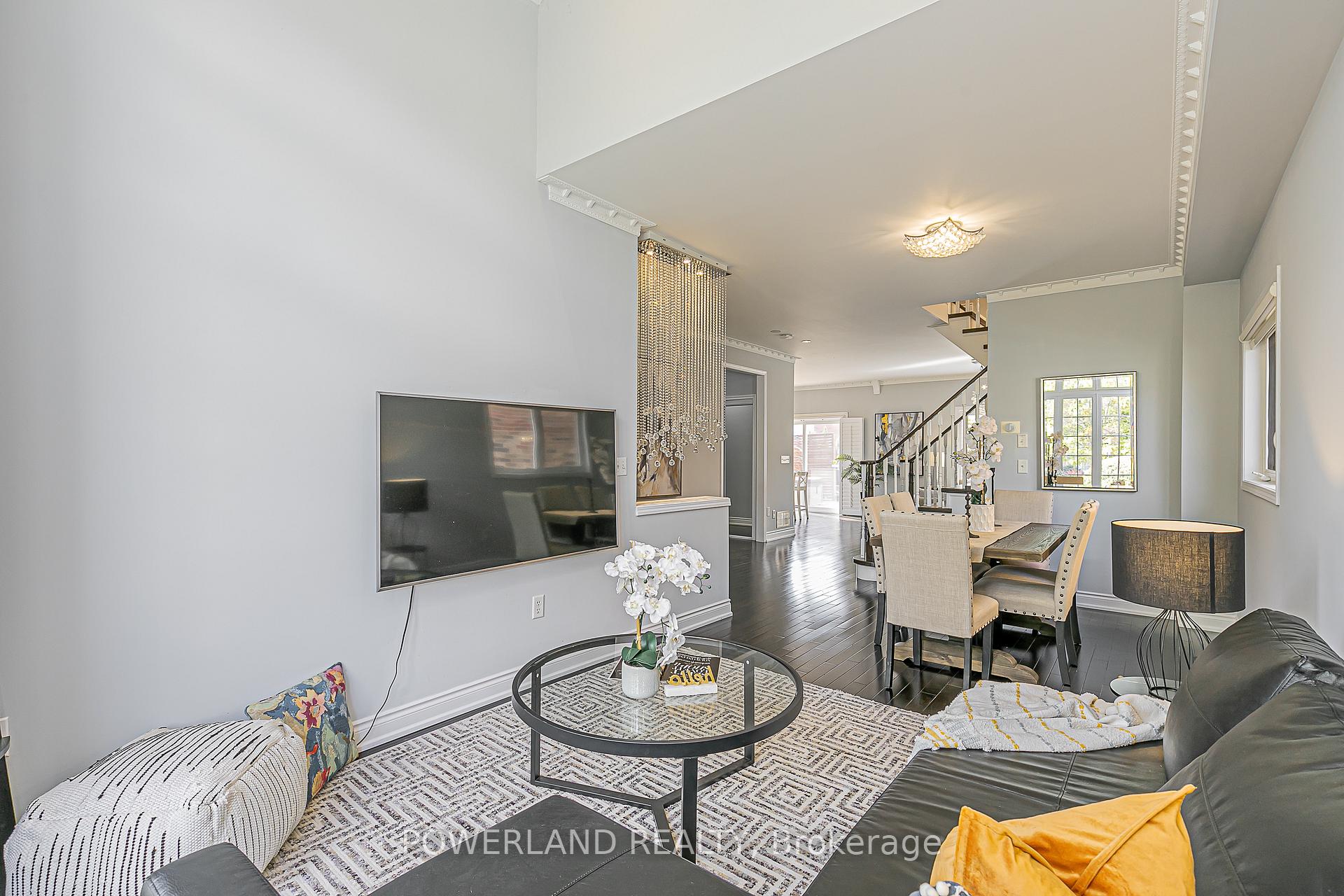 Photo 10 of 32 Ralph Chalmers Avenue, Markham, Wismer — HOMEH