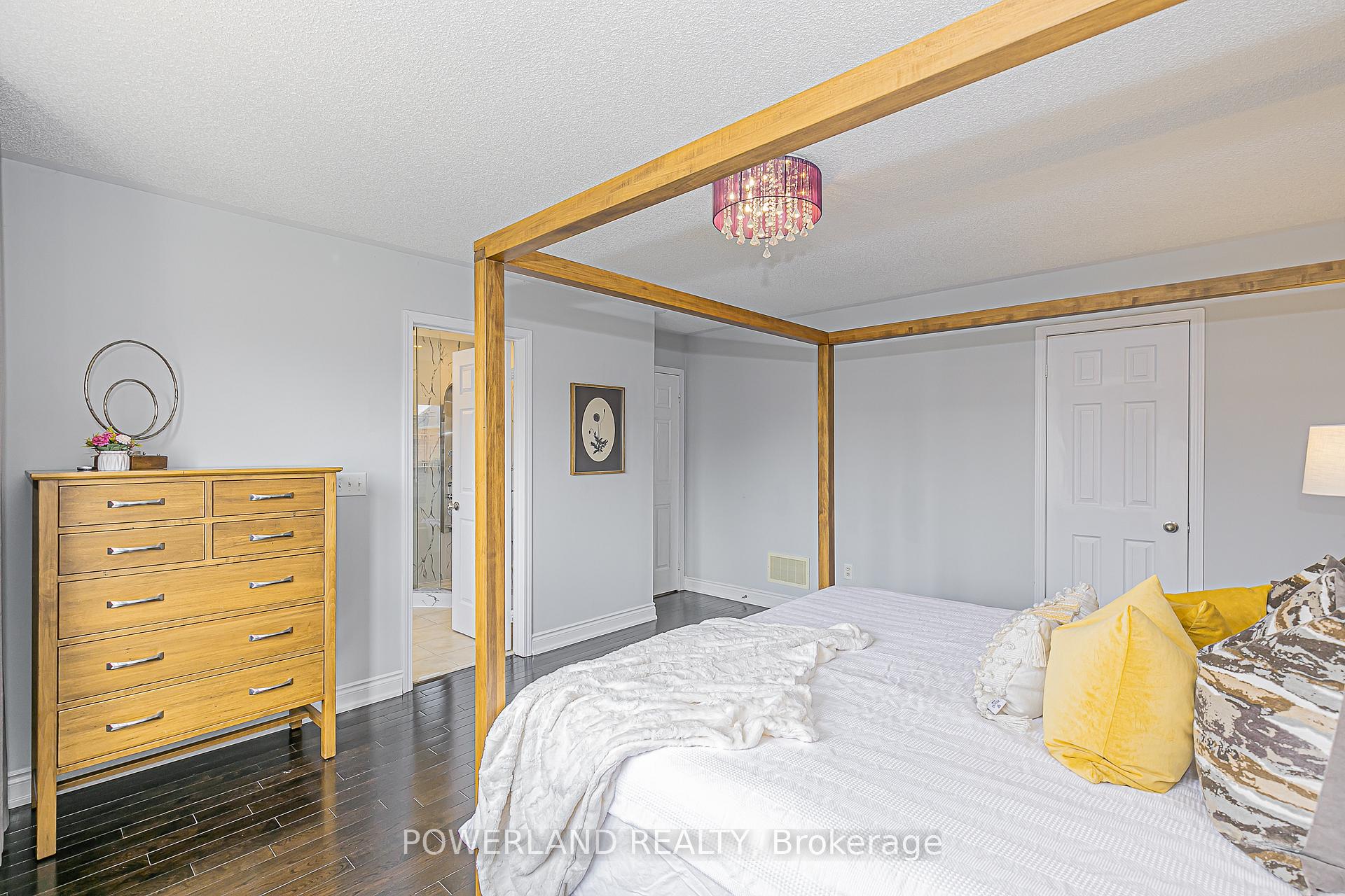 Photo 28 of 32 Ralph Chalmers Avenue, Markham, Wismer — HOMEH