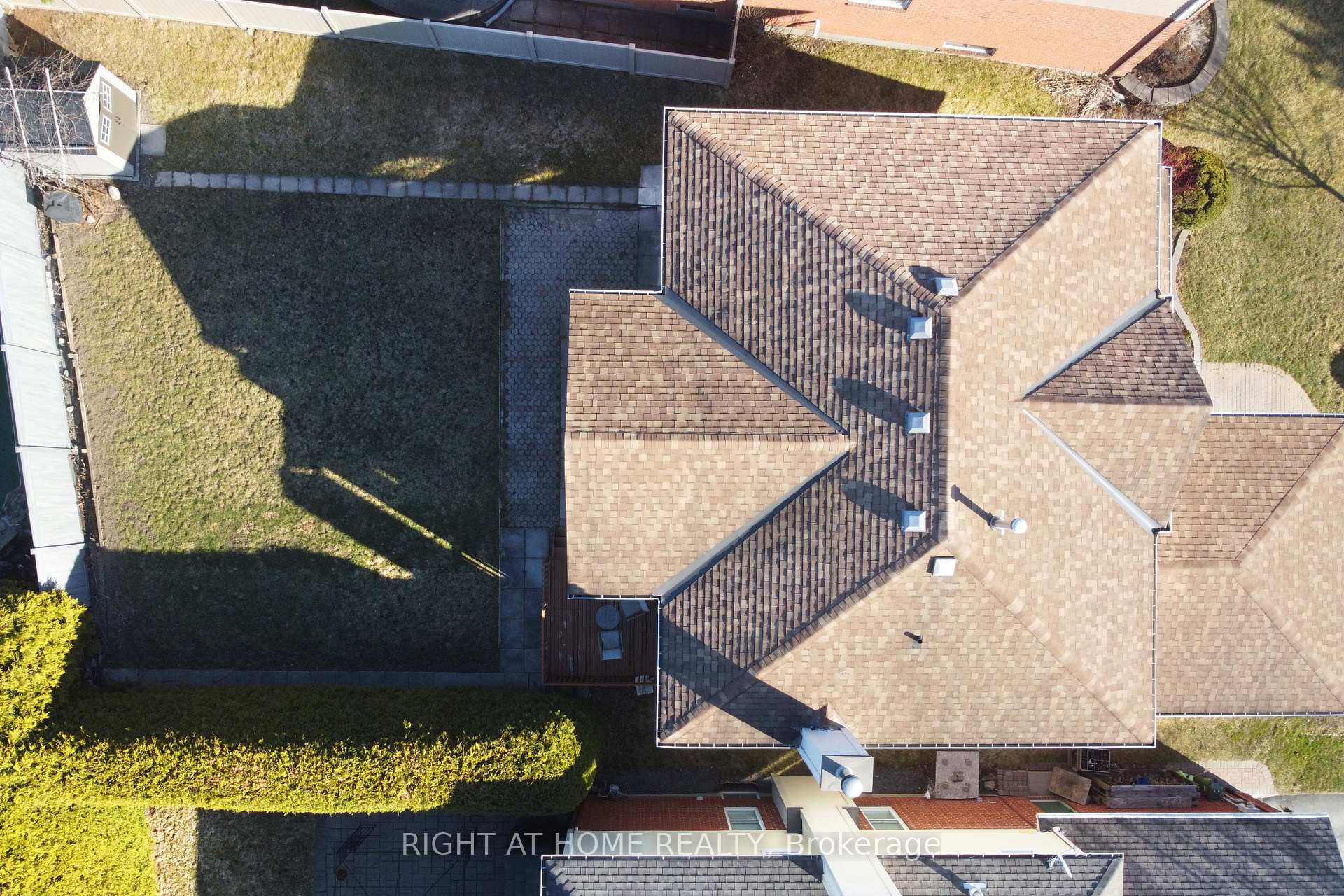 Photo 2 of 4 Balding Crescent, Ottawa, Kanata - Kanata Lakes/Heritage Hills — HOMEH