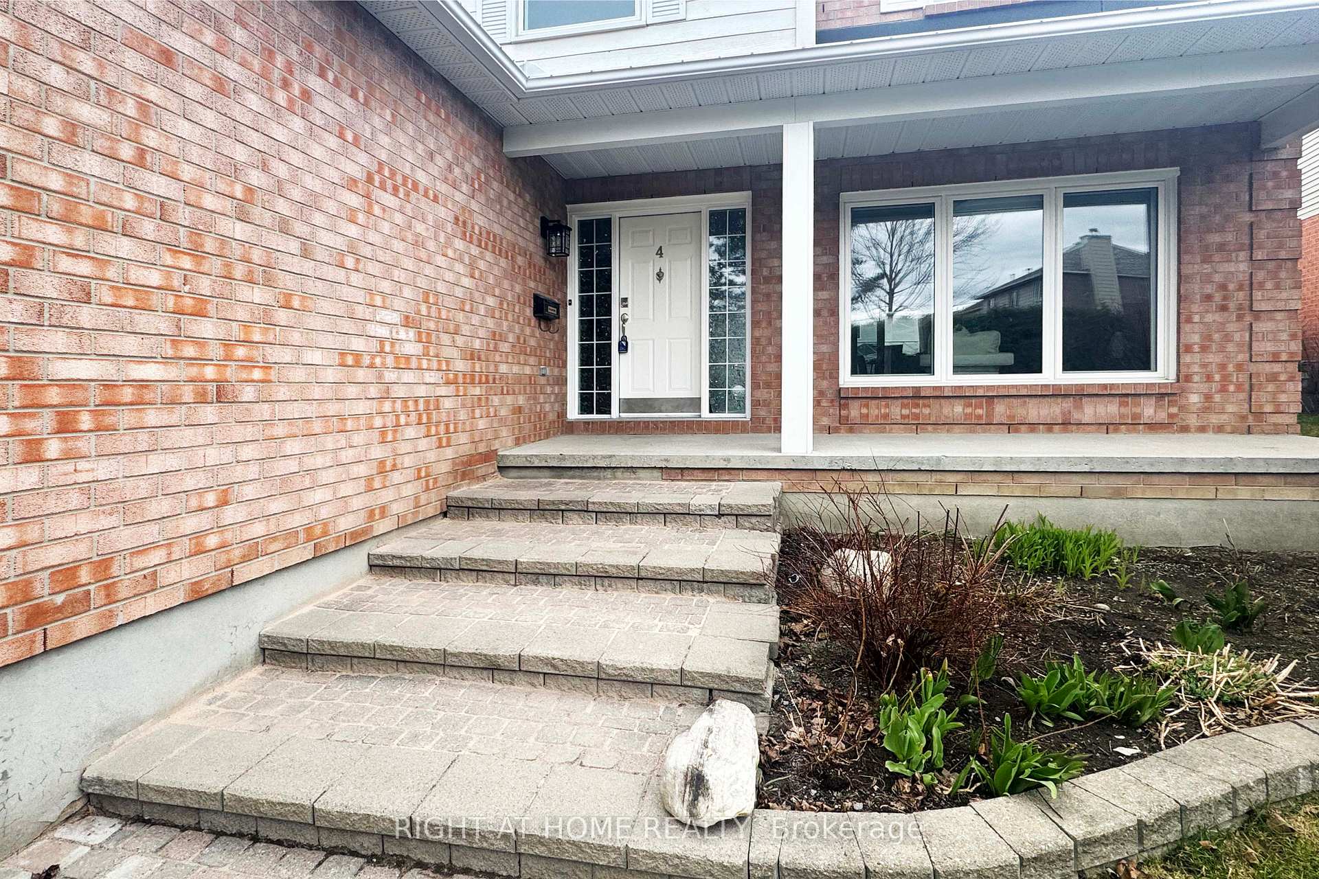 Photo 5 of 4 Balding Crescent, Ottawa, Kanata - Kanata Lakes/Heritage Hills — HOMEH