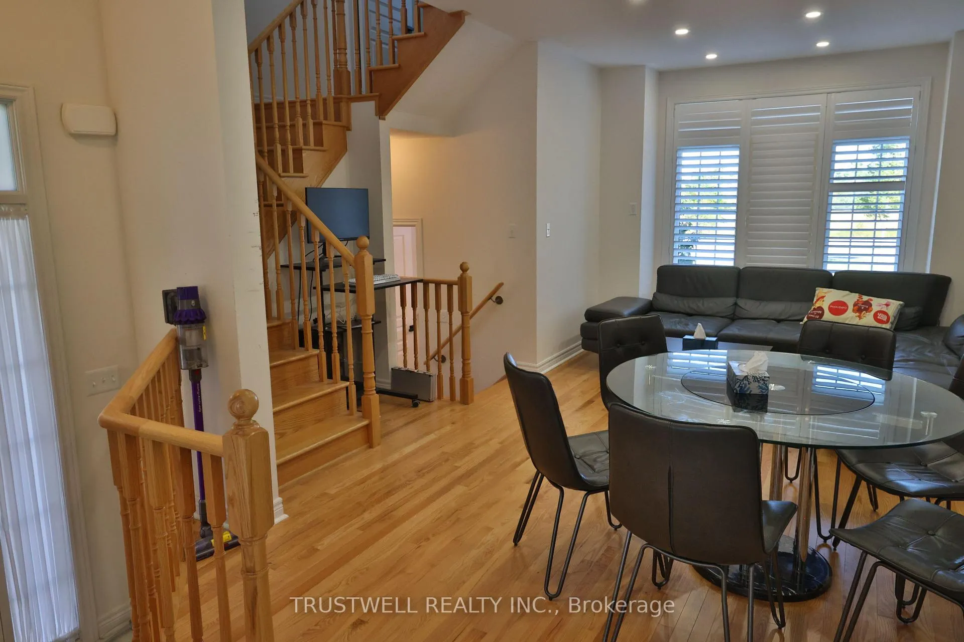 Photo 4 of 2032 Donald Cousens Parkway, Markham, Cornell — HOMEH