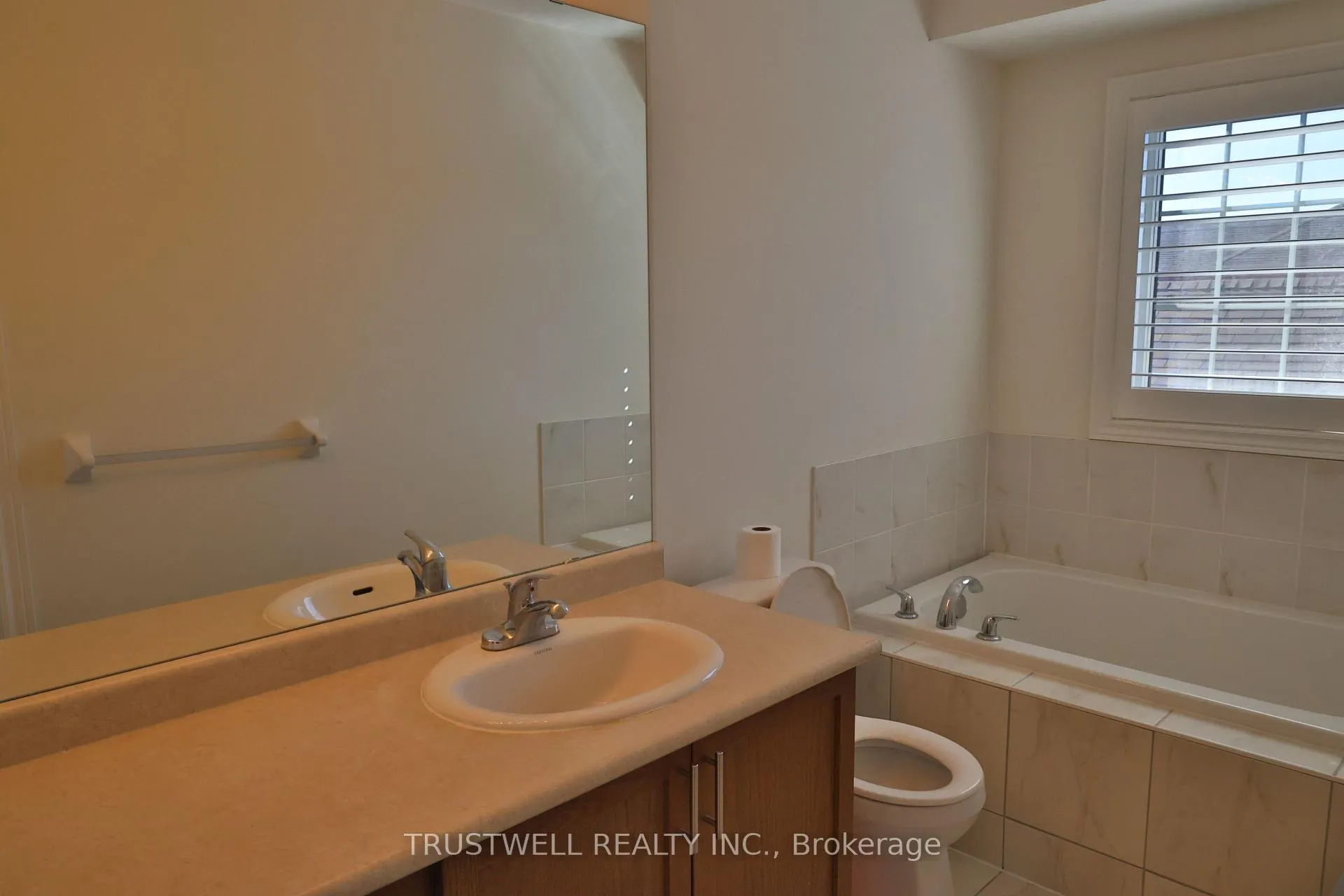 Photo 10 of 2032 Donald Cousens Parkway, Markham, Cornell — HOMEH
