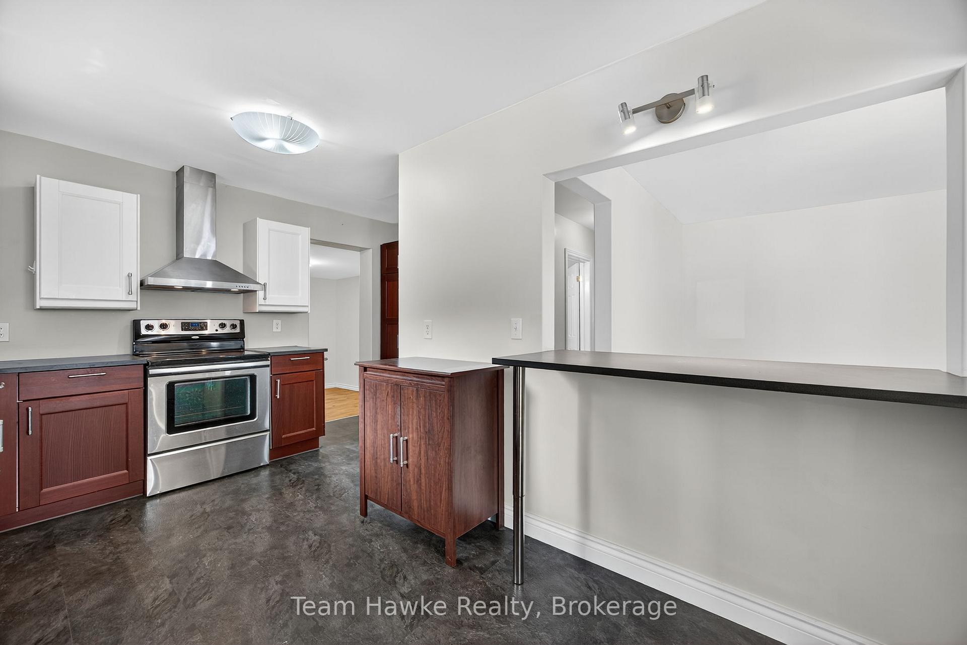 Photo 5 of 133 Seventh Street, Midland — HOMEH
