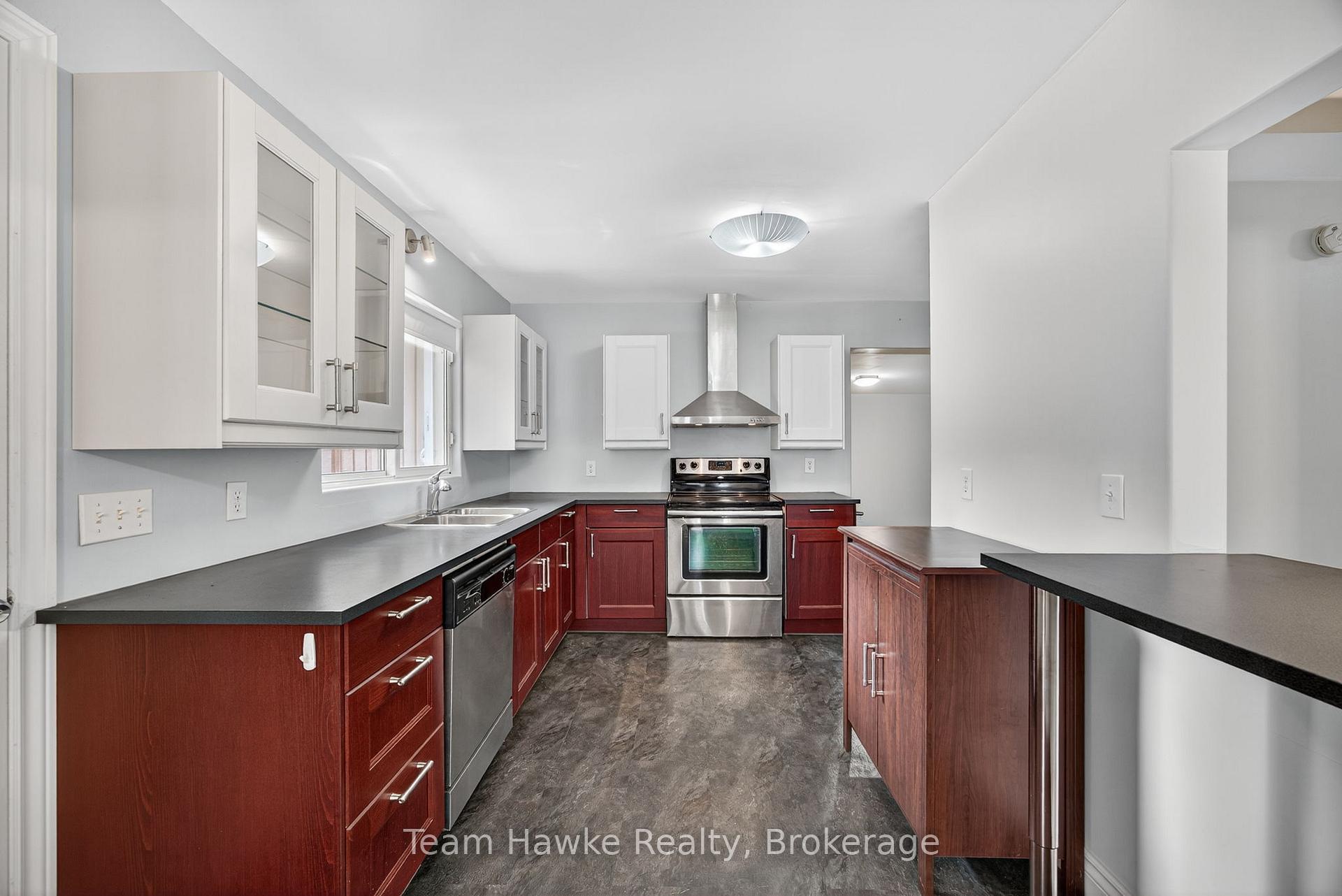 Photo 6 of 133 Seventh Street, Midland — HOMEH