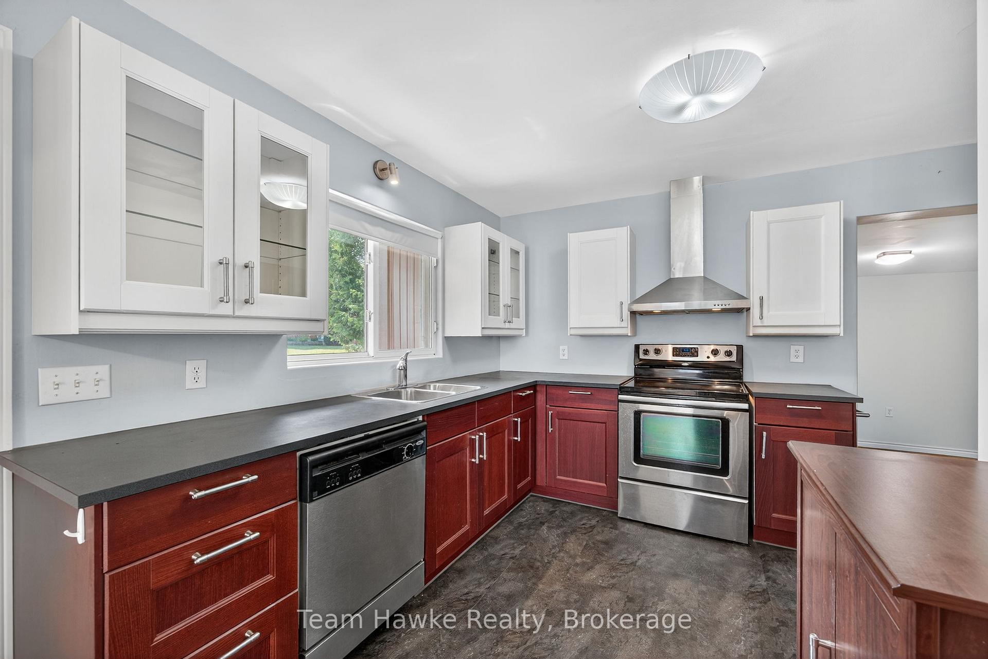Photo 7 of 133 Seventh Street, Midland — HOMEH