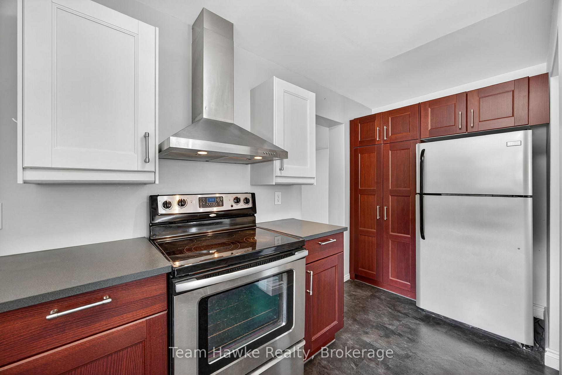 Photo 8 of 133 Seventh Street, Midland — HOMEH