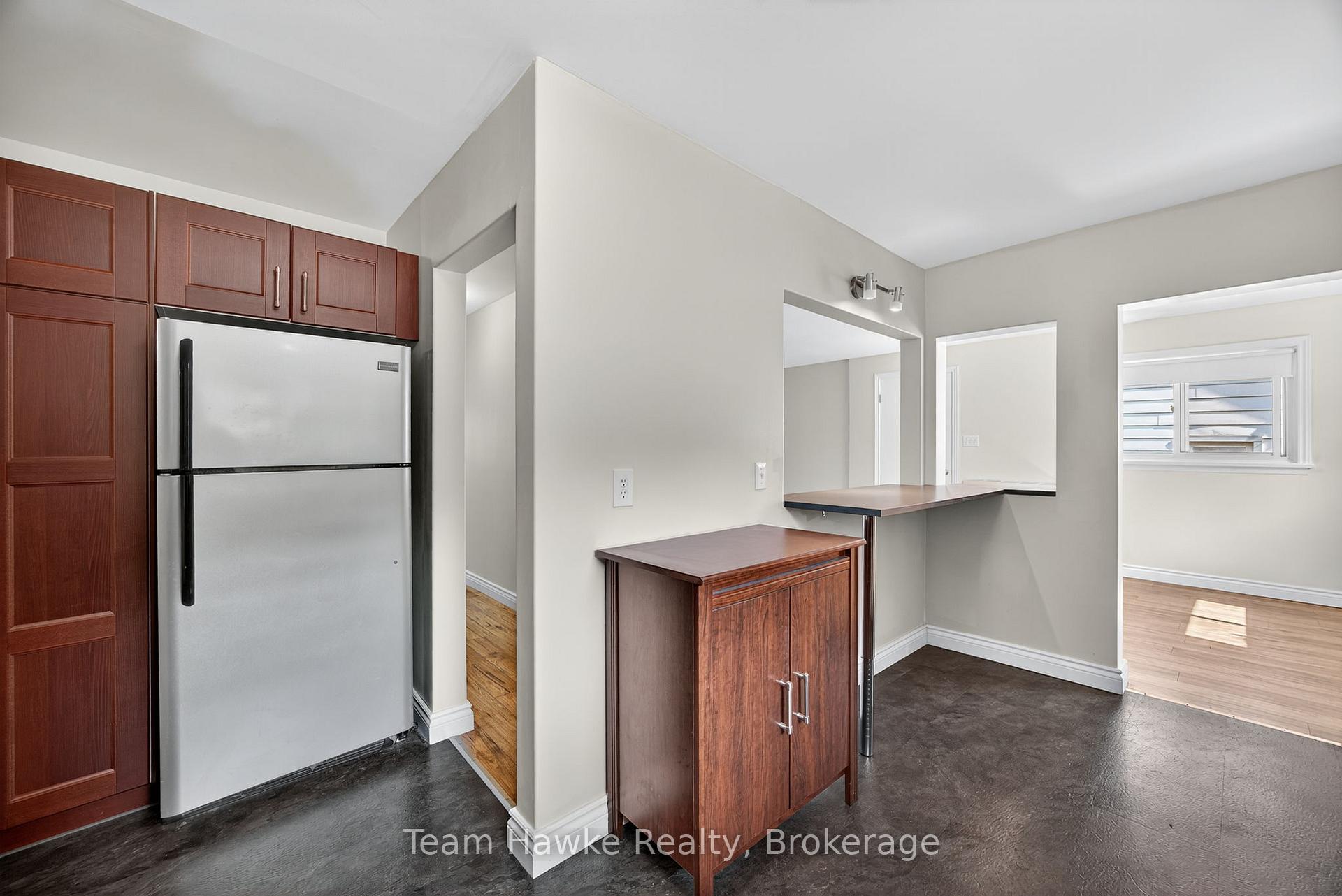 Photo 9 of 133 Seventh Street, Midland — HOMEH