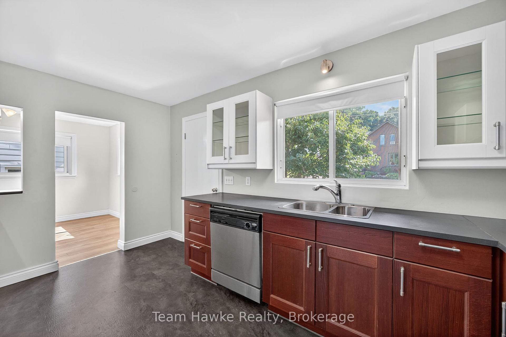 Photo 10 of 133 Seventh Street, Midland — HOMEH