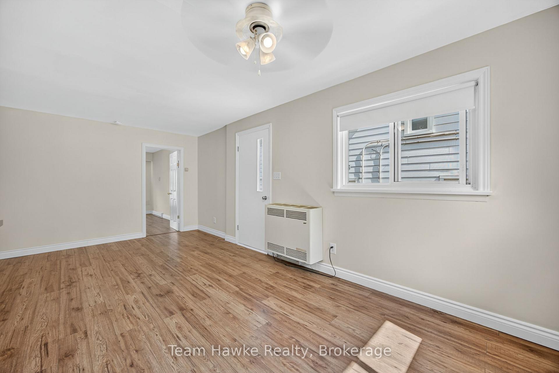 Photo 11 of 133 Seventh Street, Midland — HOMEH
