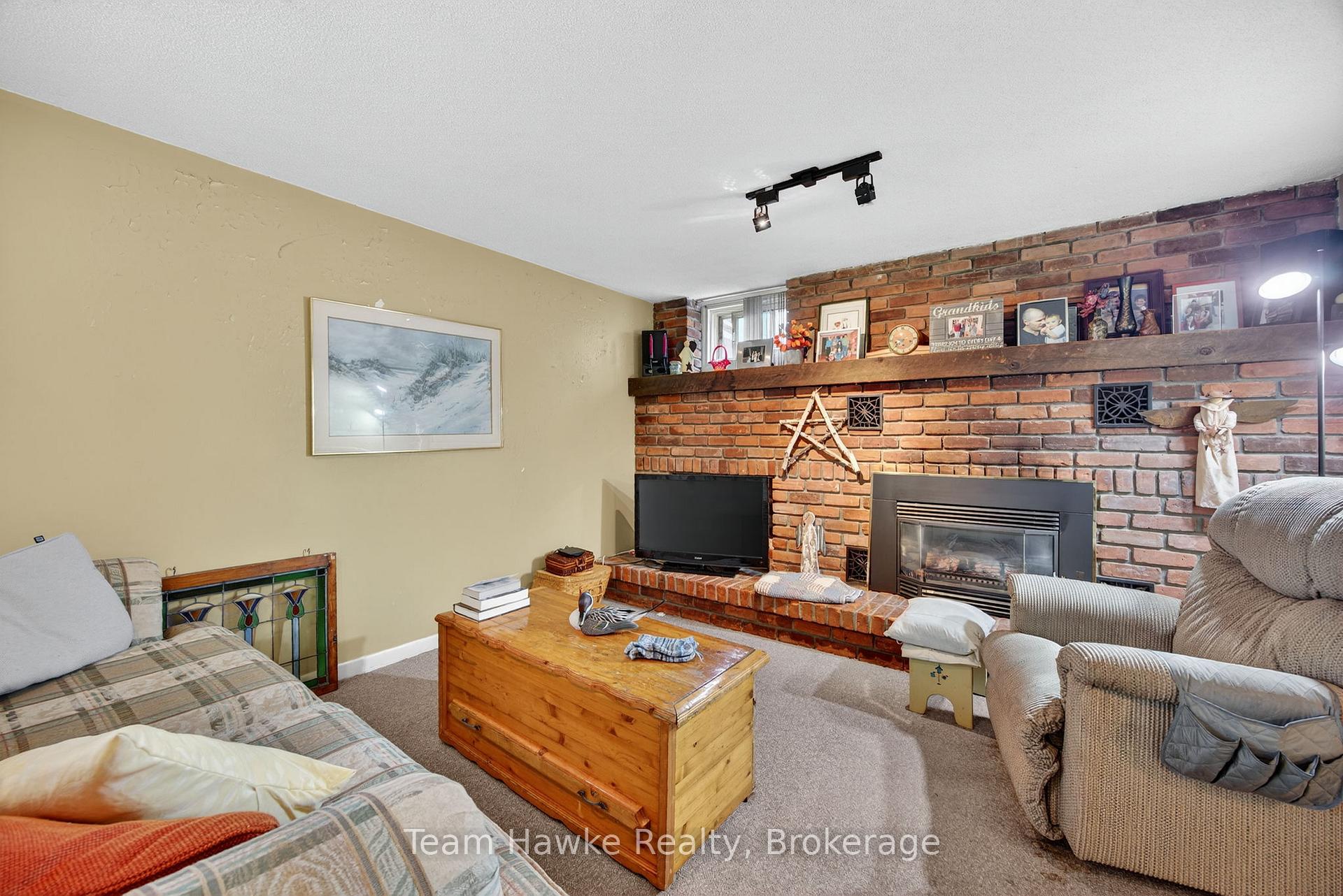 Photo 35 of 133 Seventh Street, Midland — HOMEH