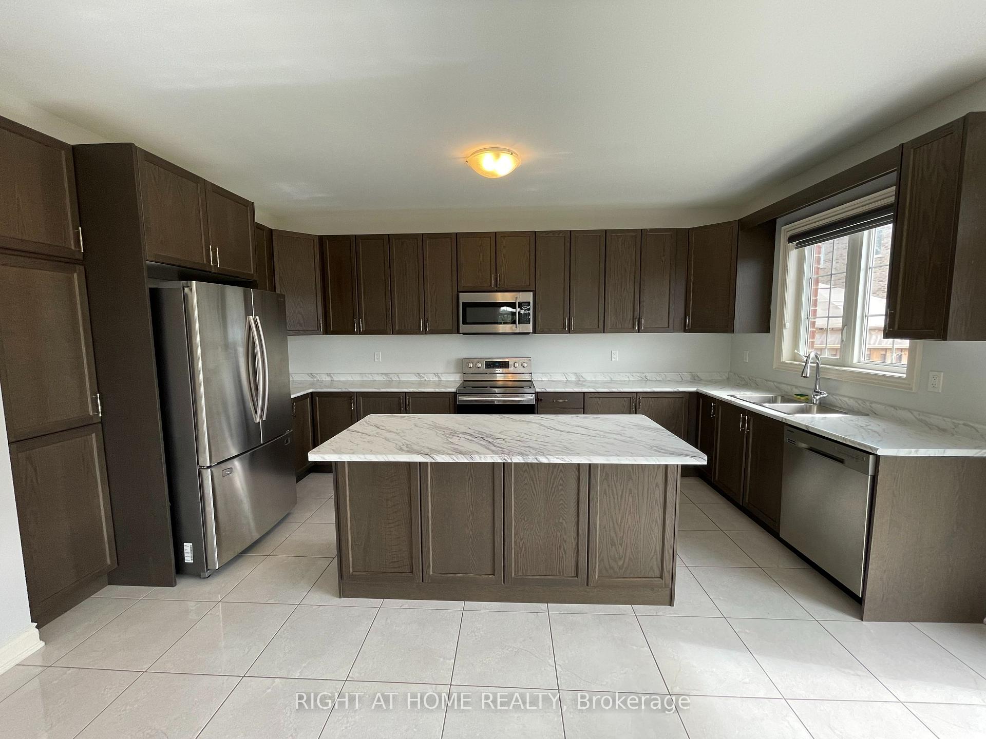 Photo 5 of 2 Humphrey Street E, Hamilton, Waterdown — HOMEH
