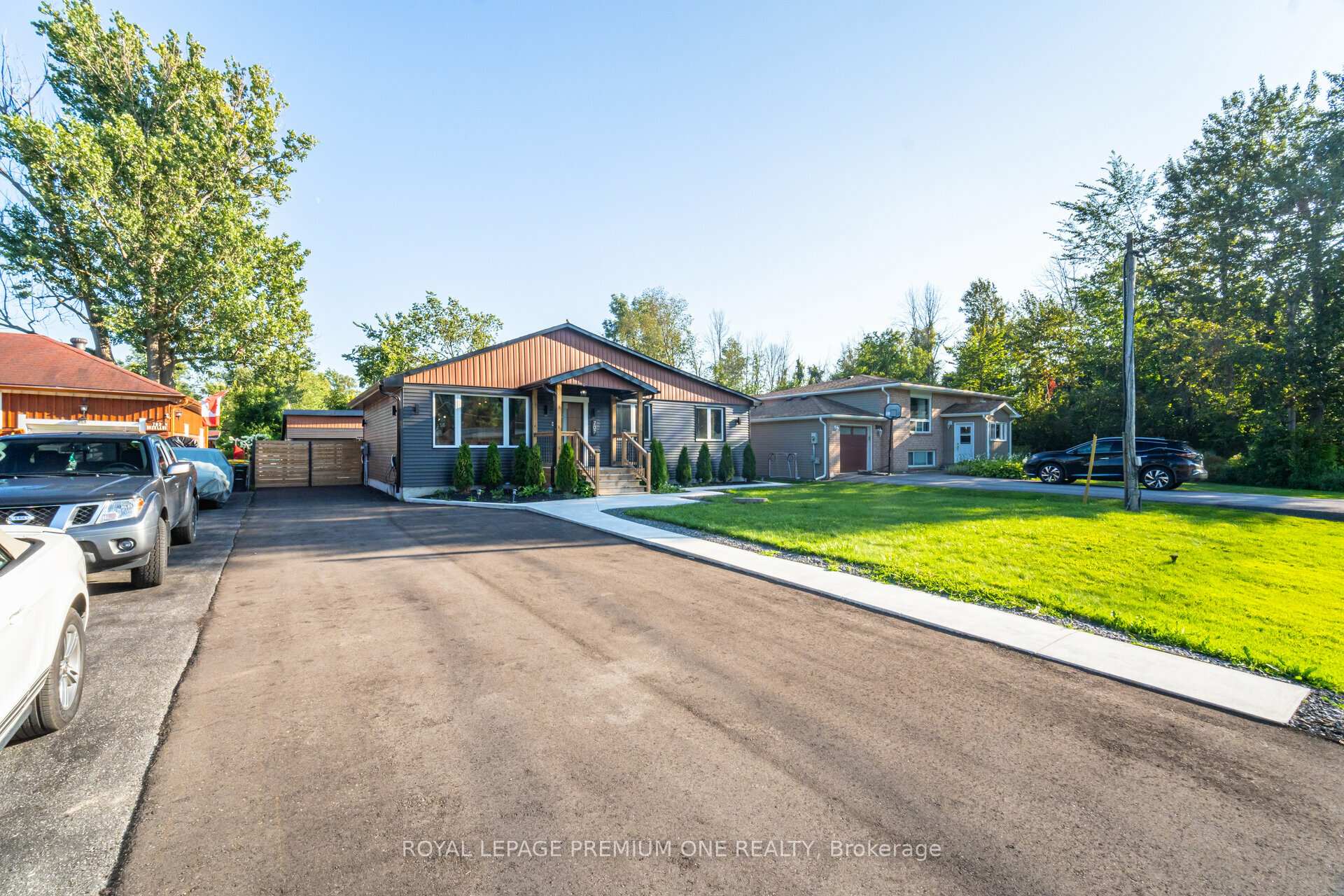 Photo 2 of 707 Rose Lane, Innisfil, Alcona — HOMEH