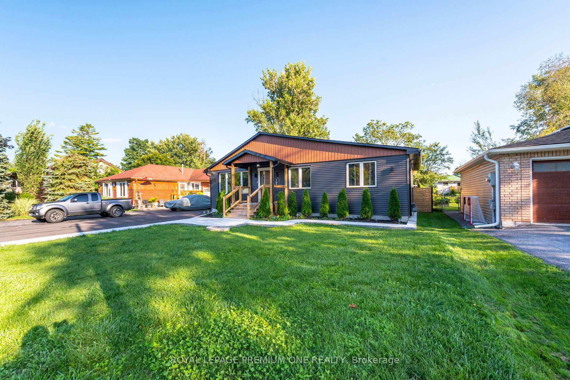 Photo 3 of 707 Rose Lane, Innisfil, Alcona — HOMEH