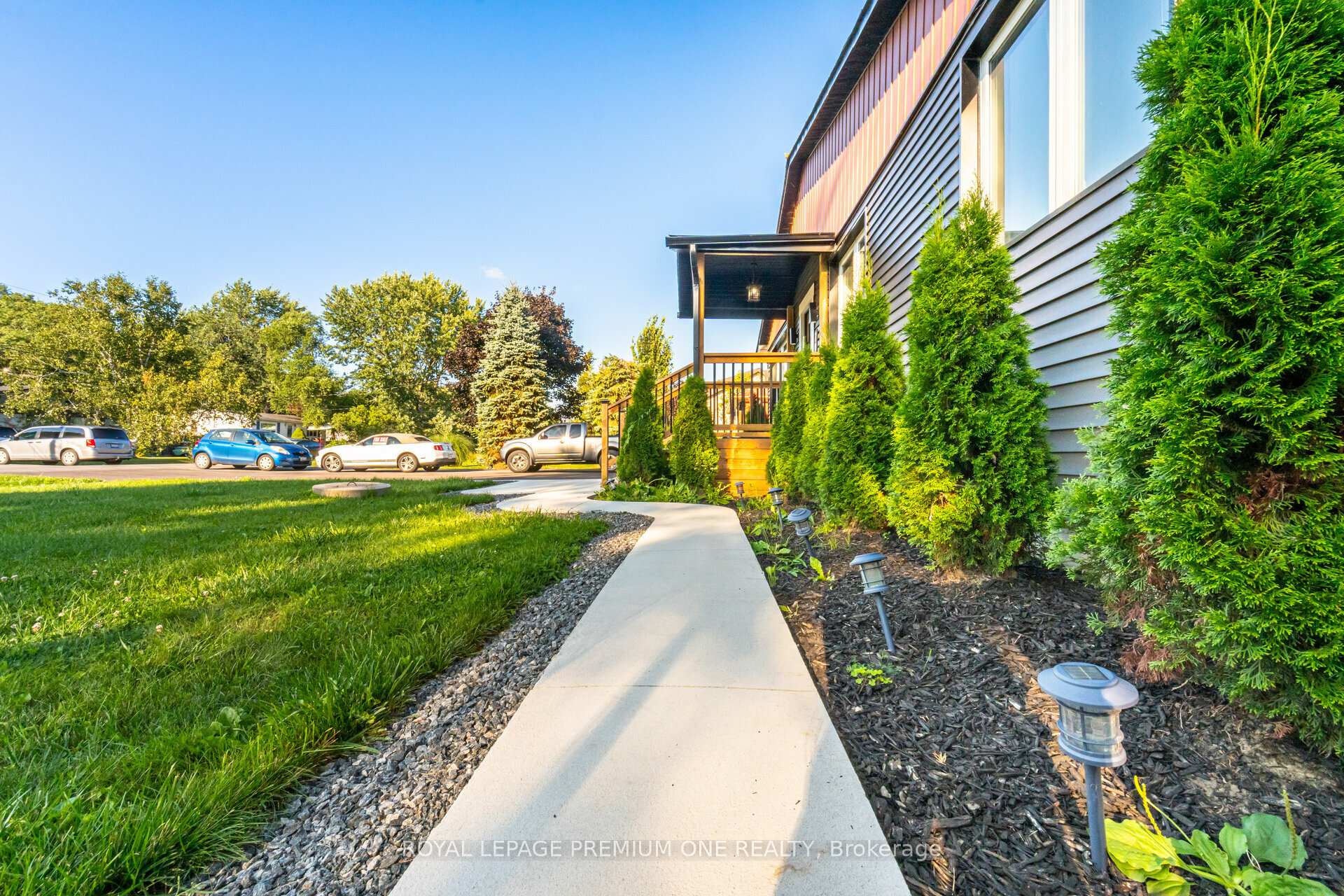 Photo 4 of 707 Rose Lane, Innisfil, Alcona — HOMEH