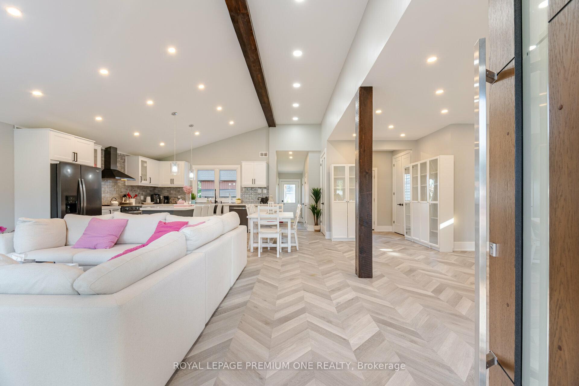 Photo 8 of 707 Rose Lane, Innisfil, Alcona — HOMEH