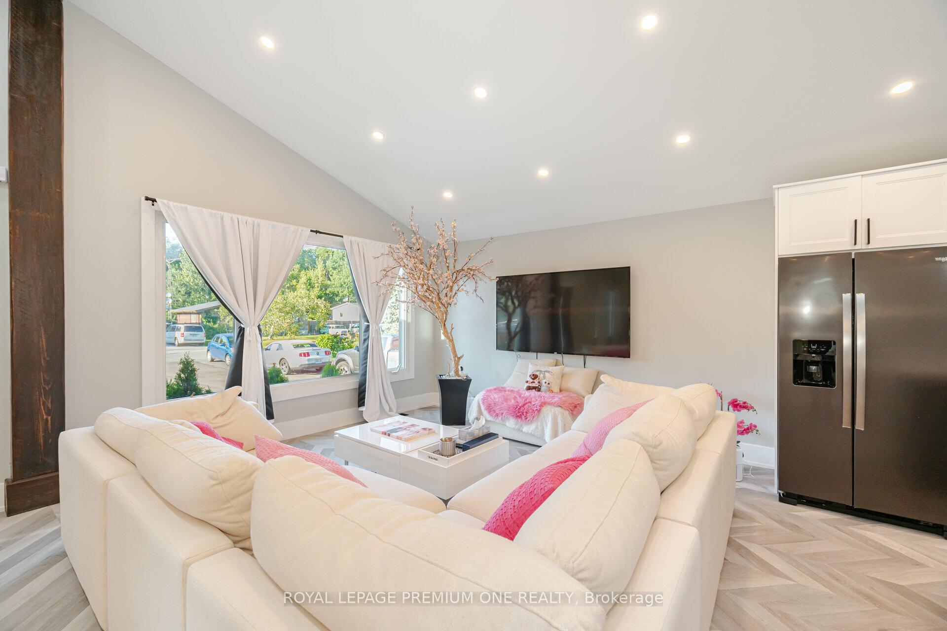 Photo 9 of 707 Rose Lane, Innisfil, Alcona — HOMEH