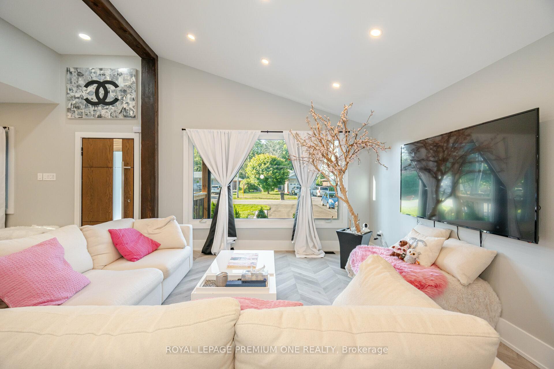 Photo 10 of 707 Rose Lane, Innisfil, Alcona — HOMEH