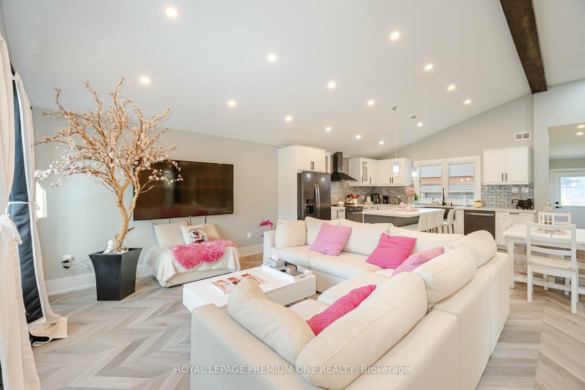 Photo 11 of 707 Rose Lane, Innisfil, Alcona — HOMEH