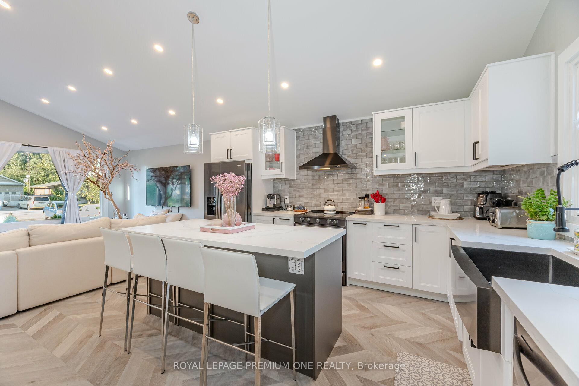 Photo 12 of 707 Rose Lane, Innisfil, Alcona — HOMEH